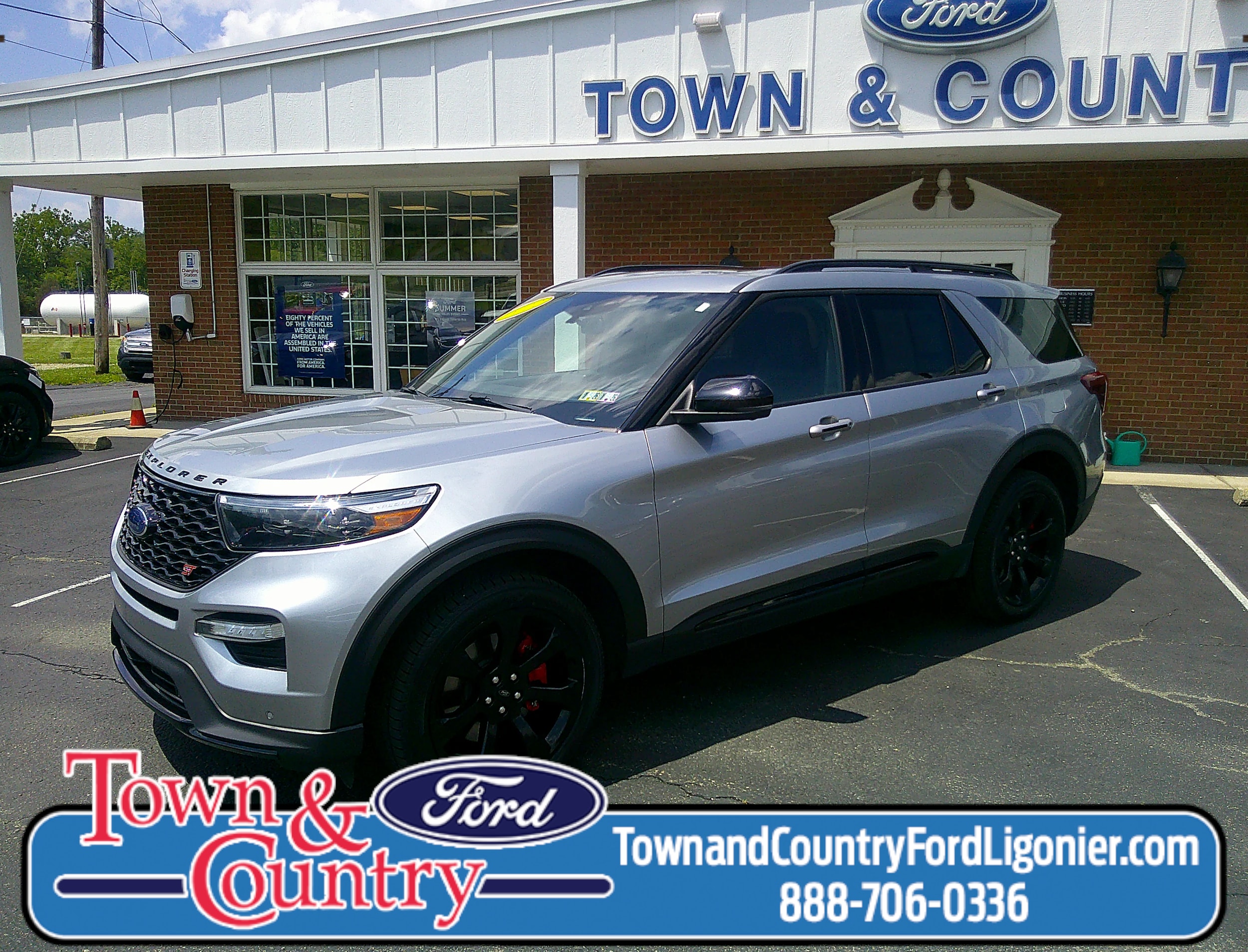 2022 Ford Explorer ST's photo