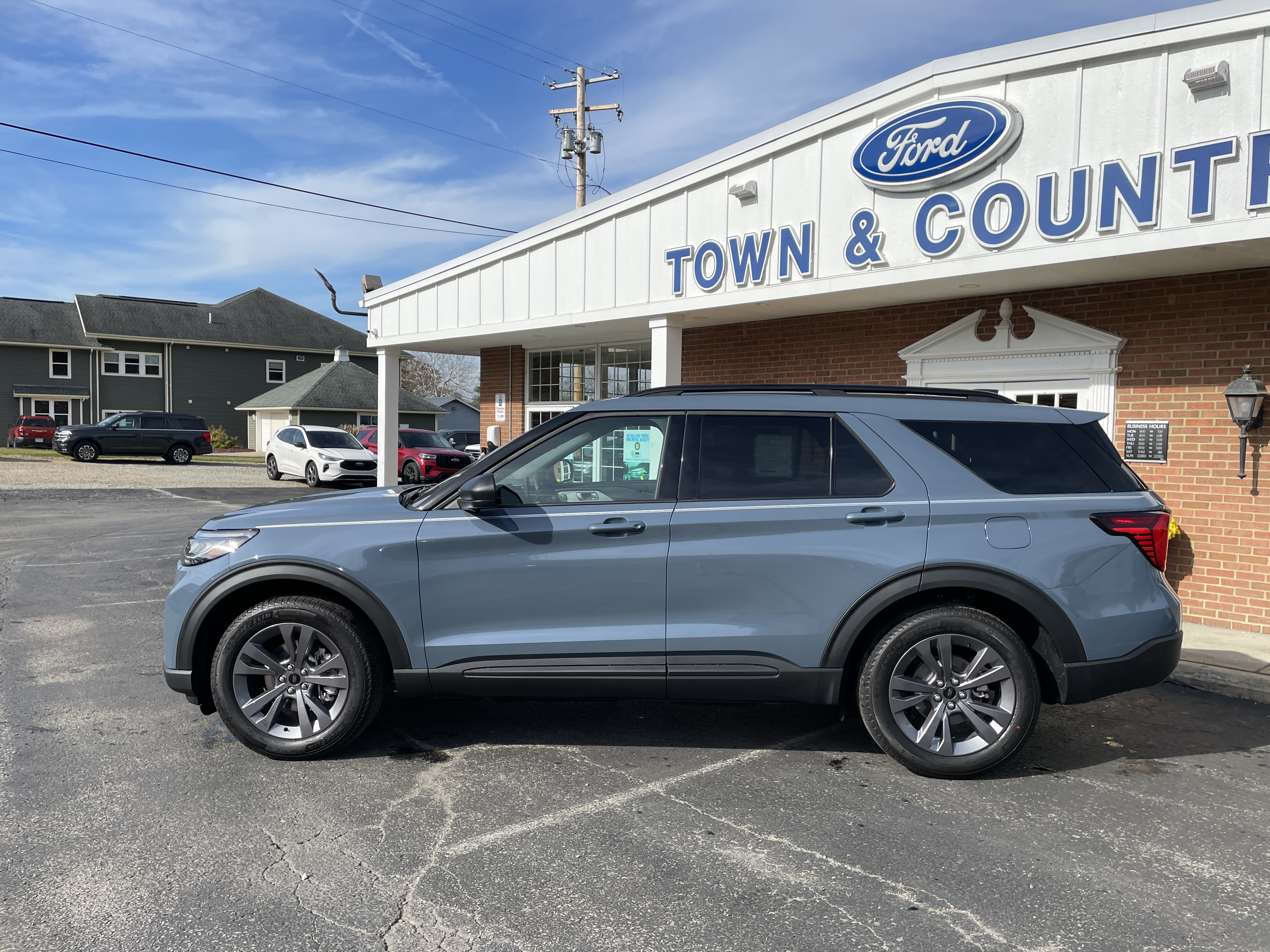 2027 Ford Explorer photo 9 of 34