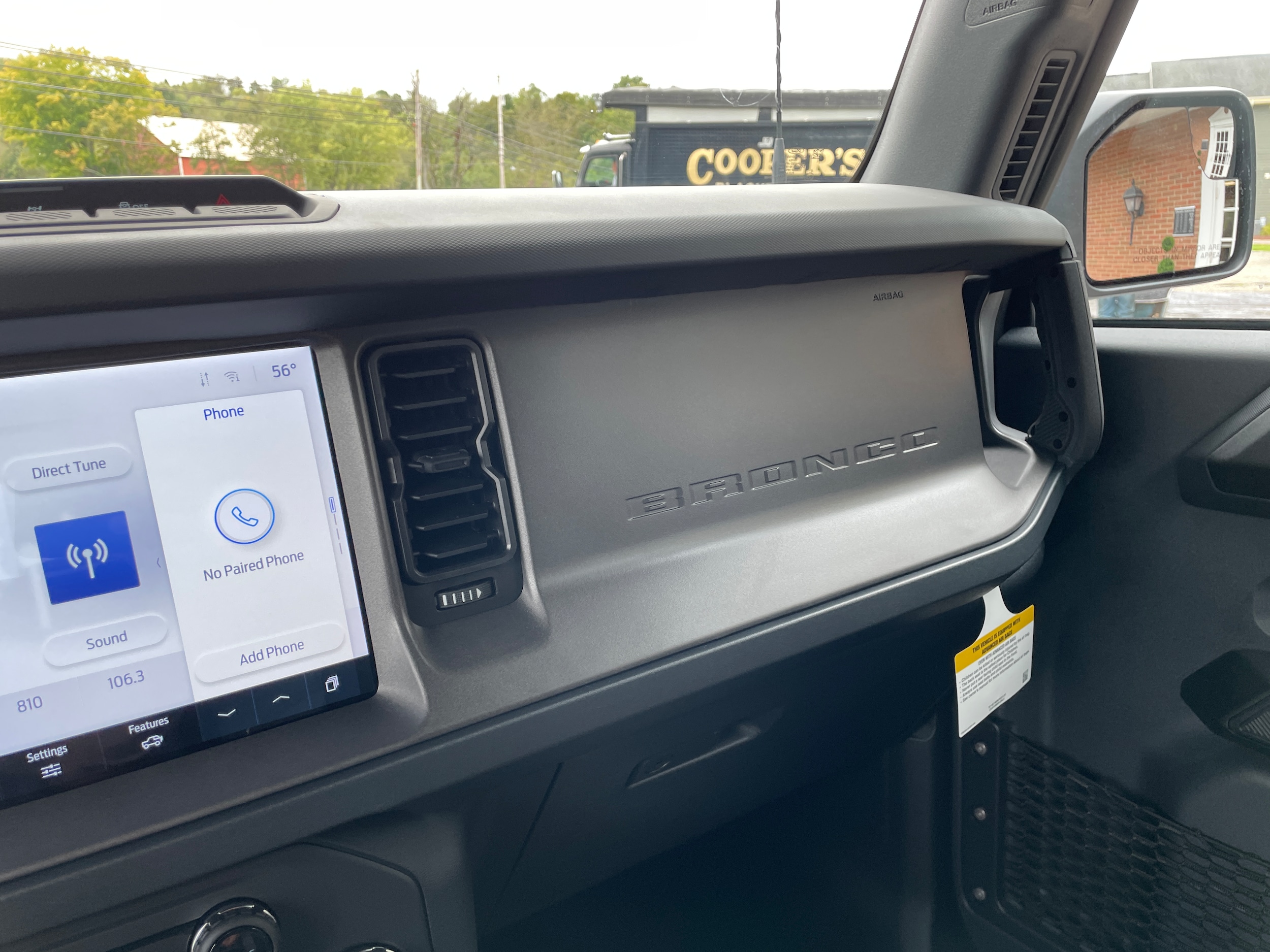 2026 Ford Bronco Base Oxford White at Town & Country Ford