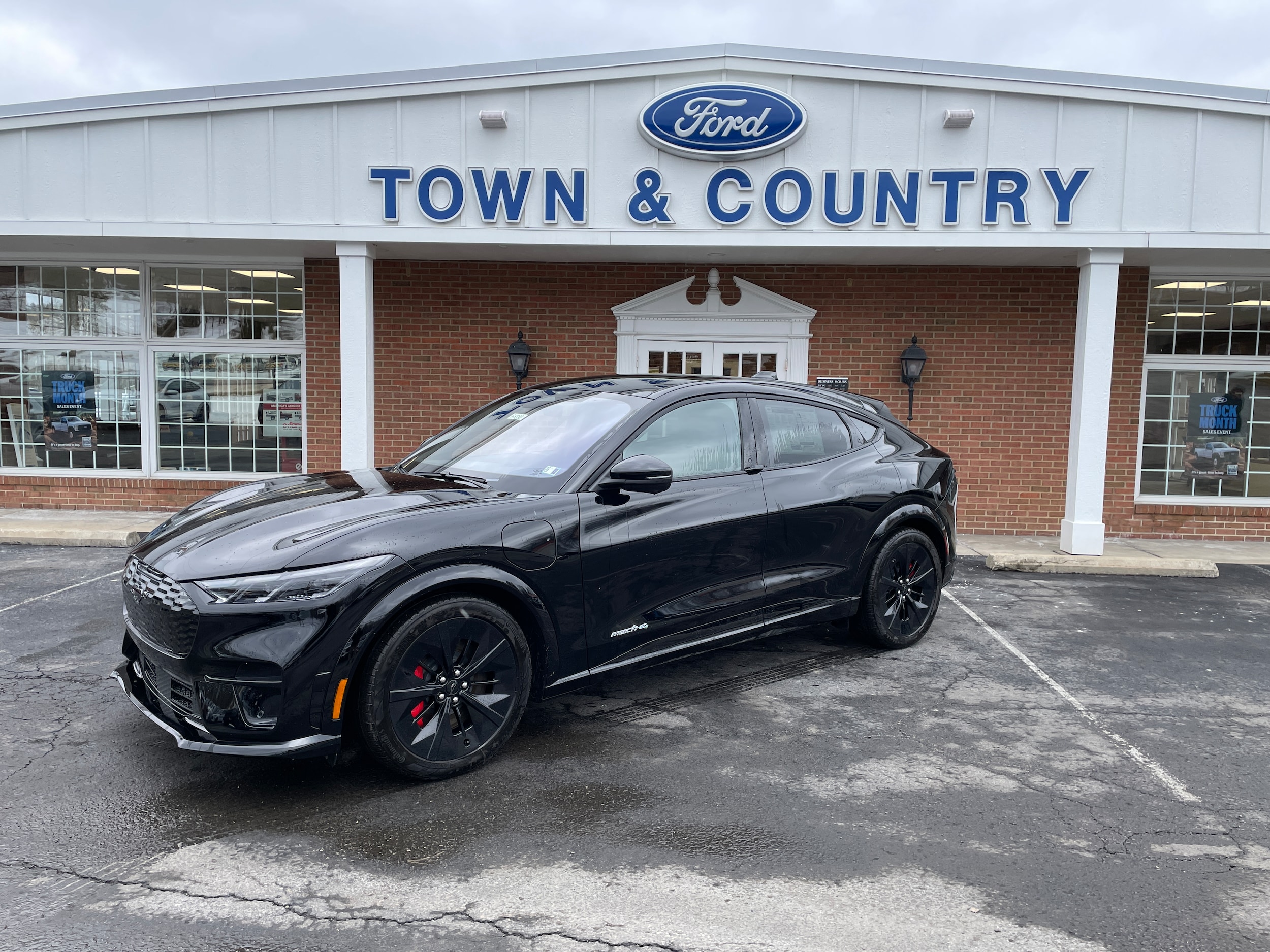 2025 Ford Mustang-Mach-e GT's photo