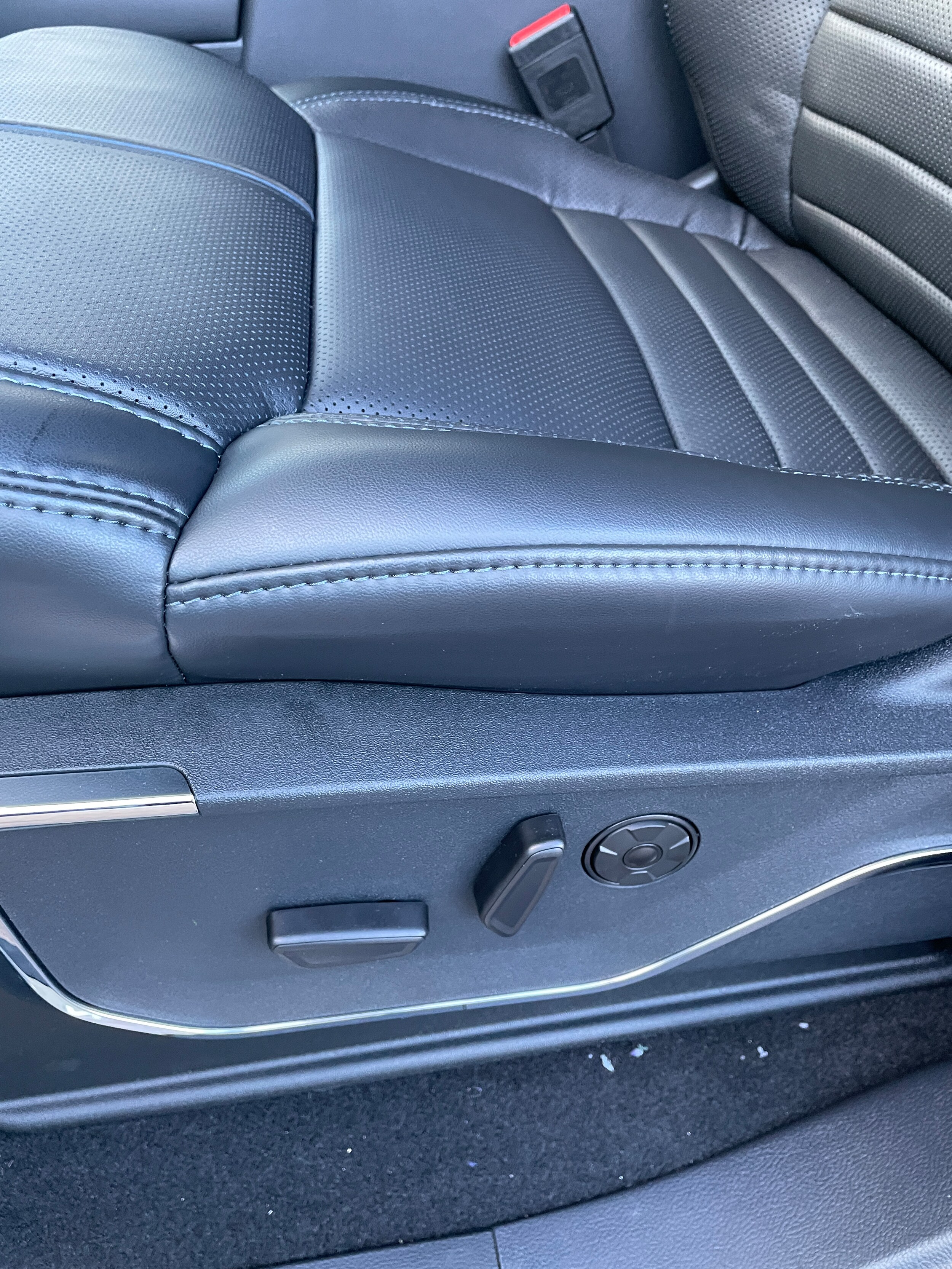 2026 Ford F-250 Pickup F-250&reg; Platinum&reg; Star White Metallic Tri-Coat at Town & Country Ford
