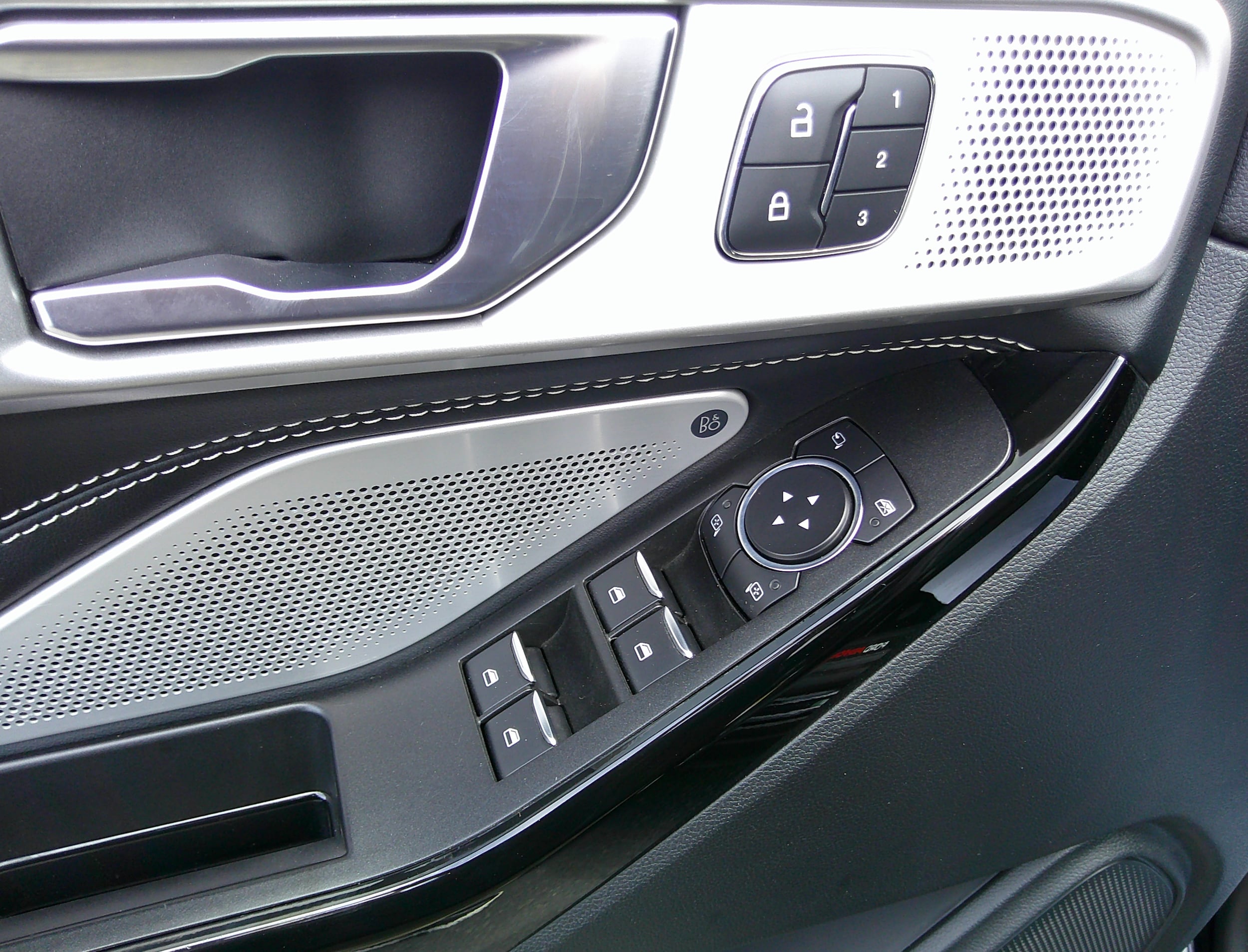 2022 Ford Explorer ST - Photo 15