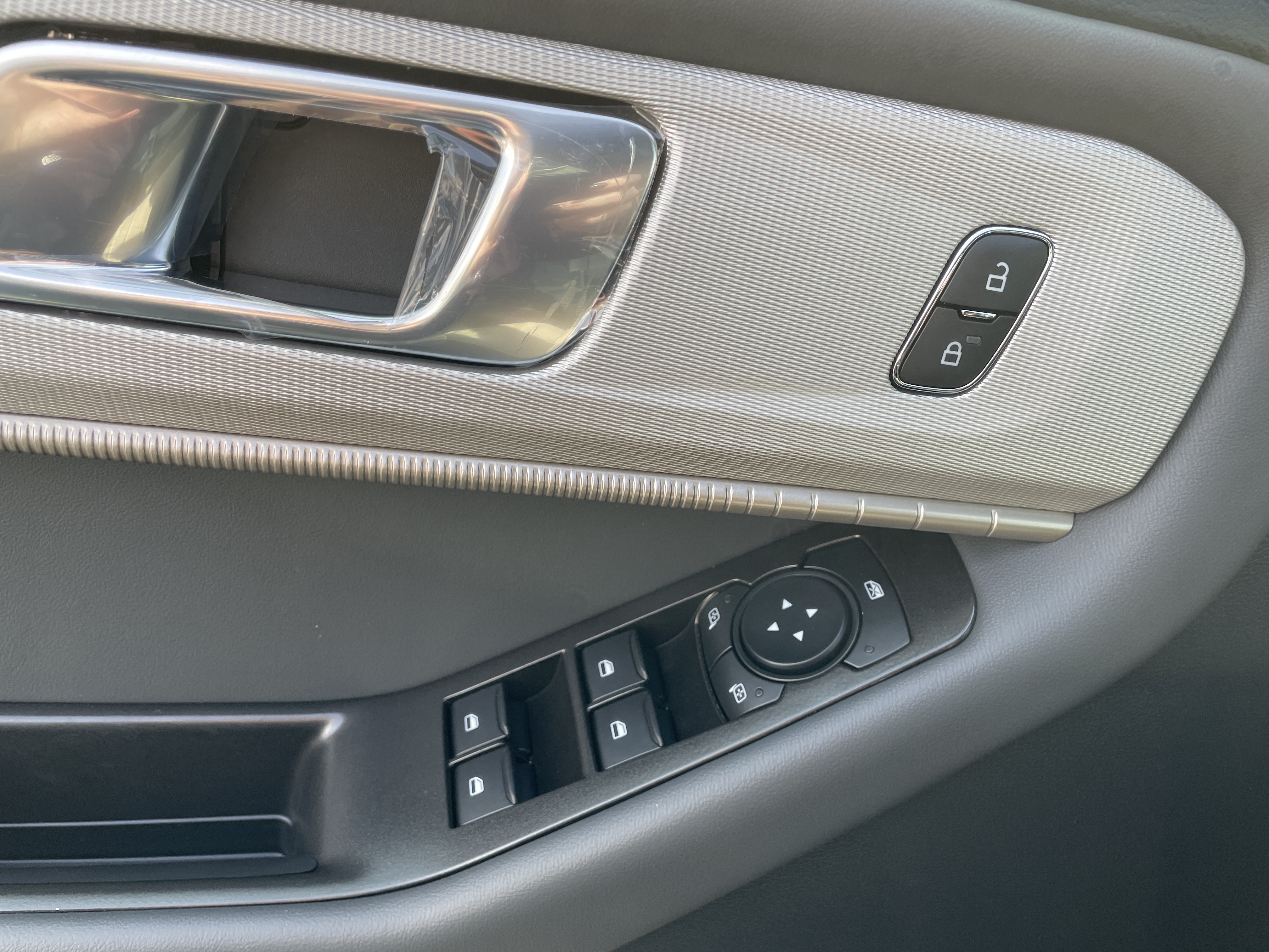2027 Ford Explorer photo 17 of 34