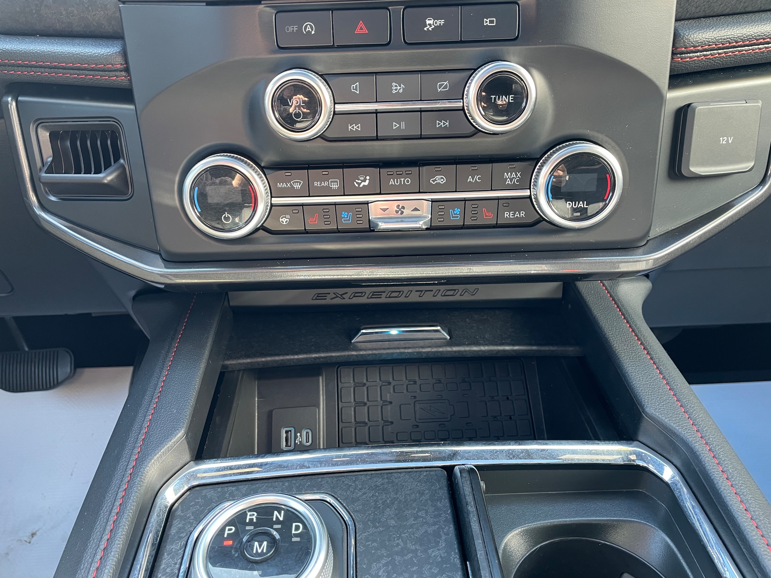 2024 Ford Expedition photo 27 of 33
