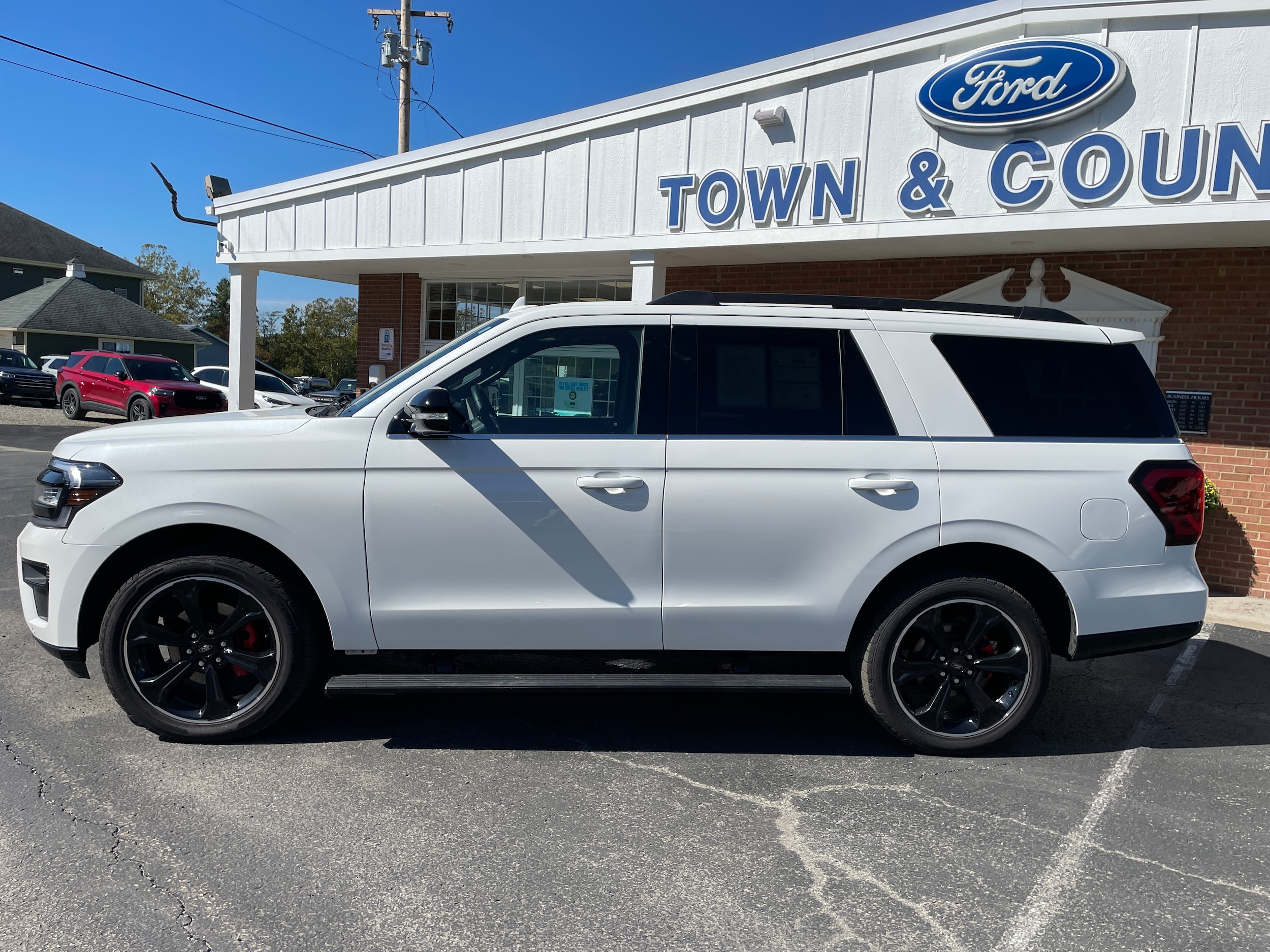 2024 Ford Expedition photo 10 of 33