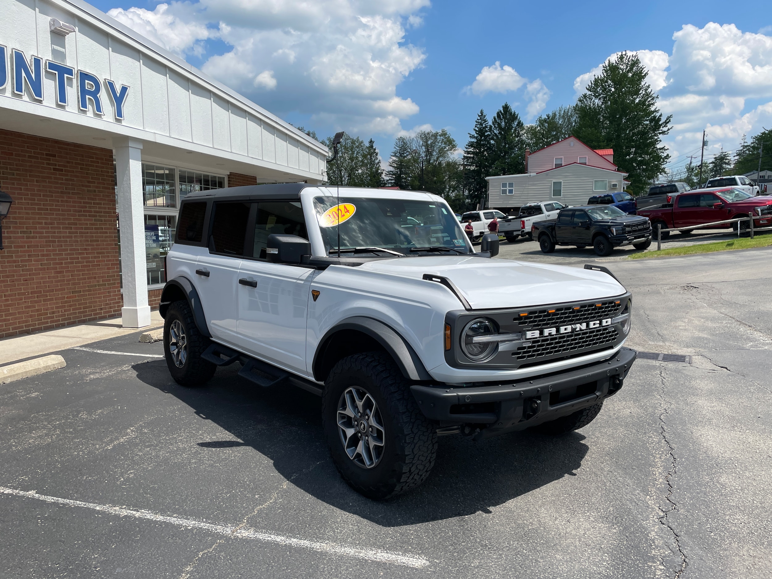 2024 Ford Bronco Badlands Oxford White at Town & Country Ford