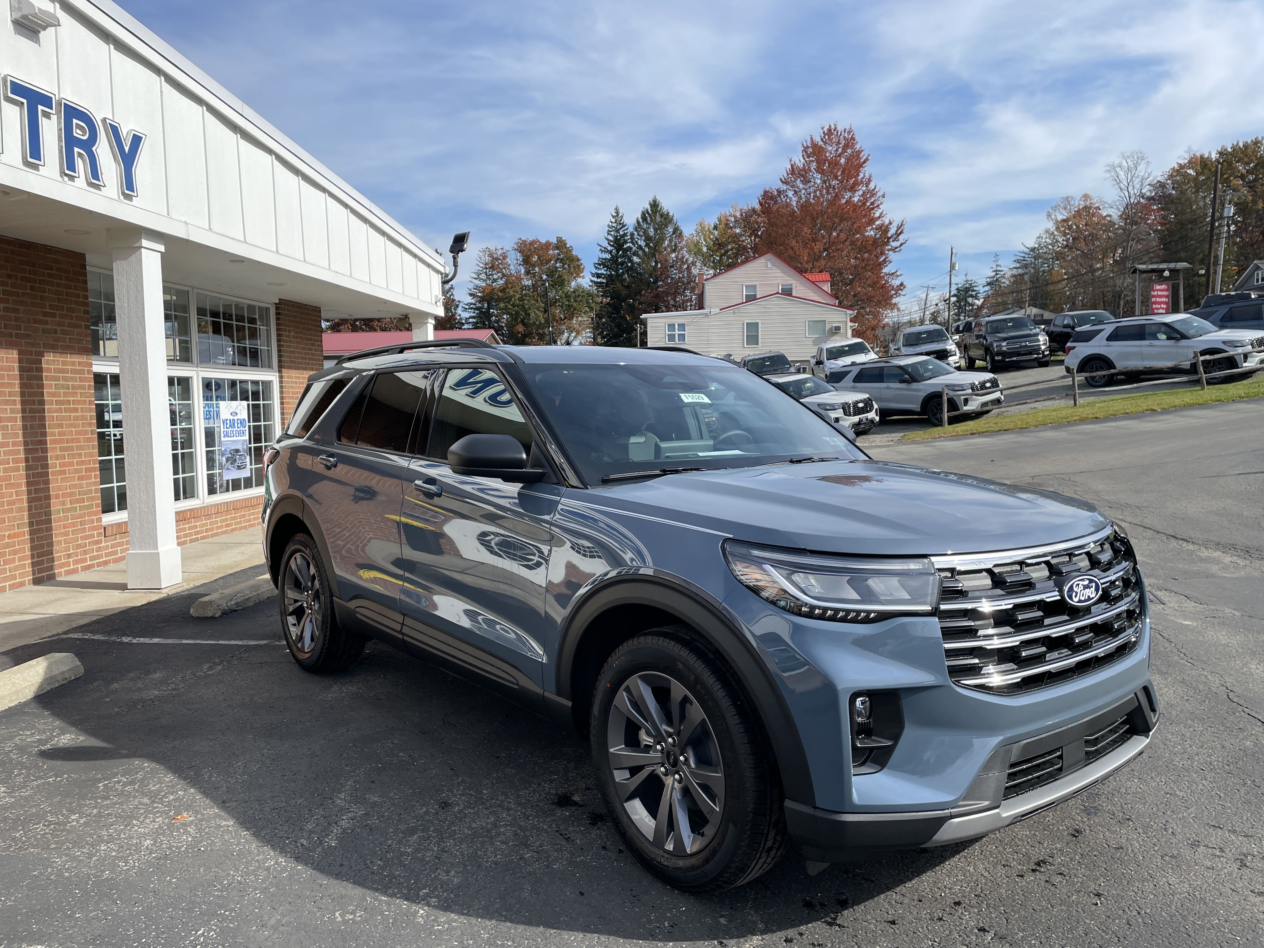 2027 Ford Explorer photo 3 of 34