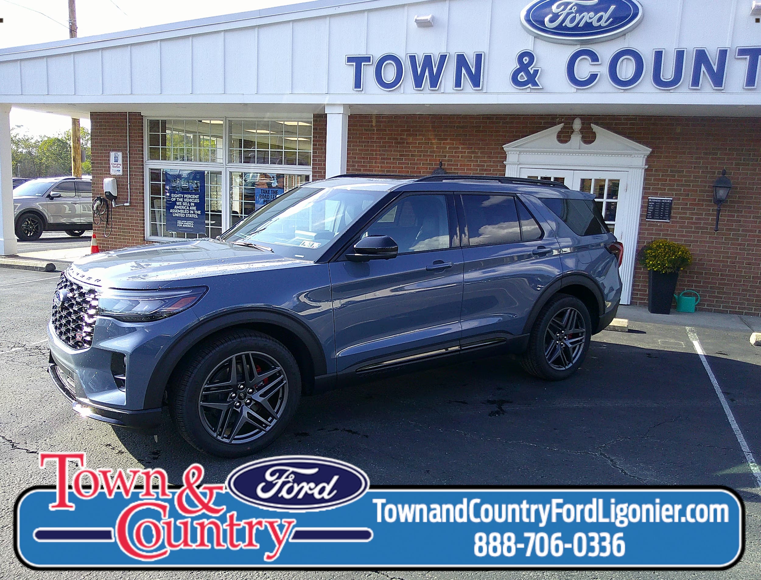 2025 Ford Explorer ST's photo