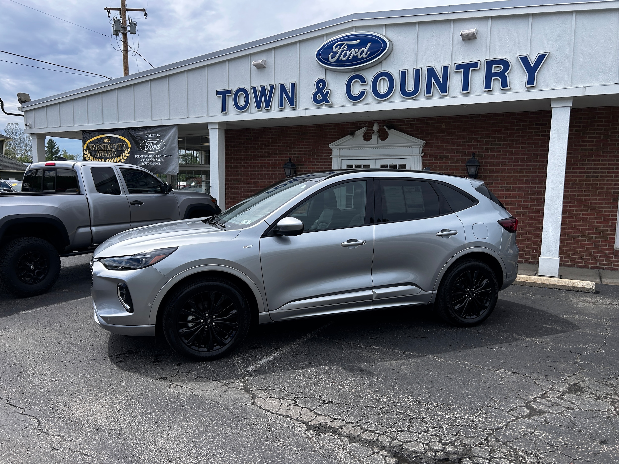2023 Ford Escape ST-Line Elite Iconic Silver Metallic at Town & Country Ford