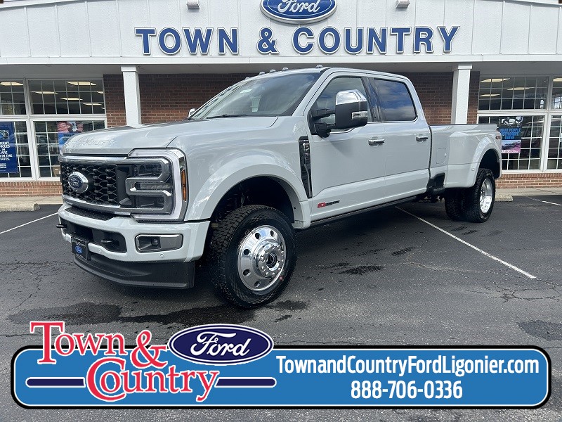 2026 Ford F-450 Super Duty Platinum's photo