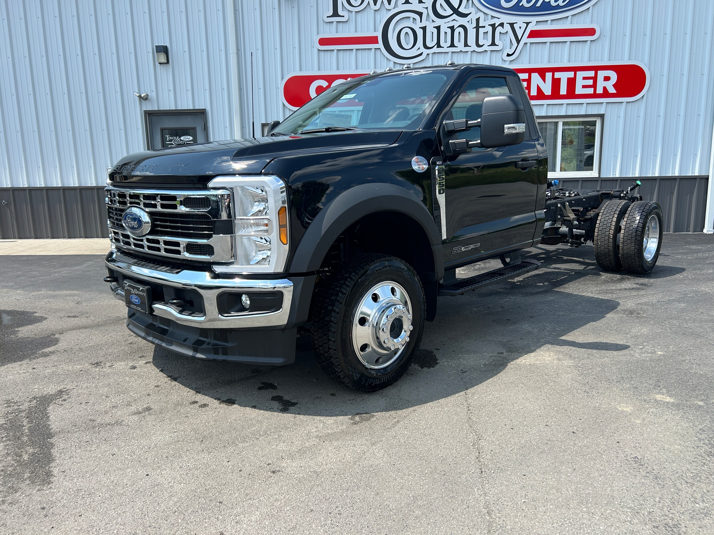 2024 Ford F-550 photo 2