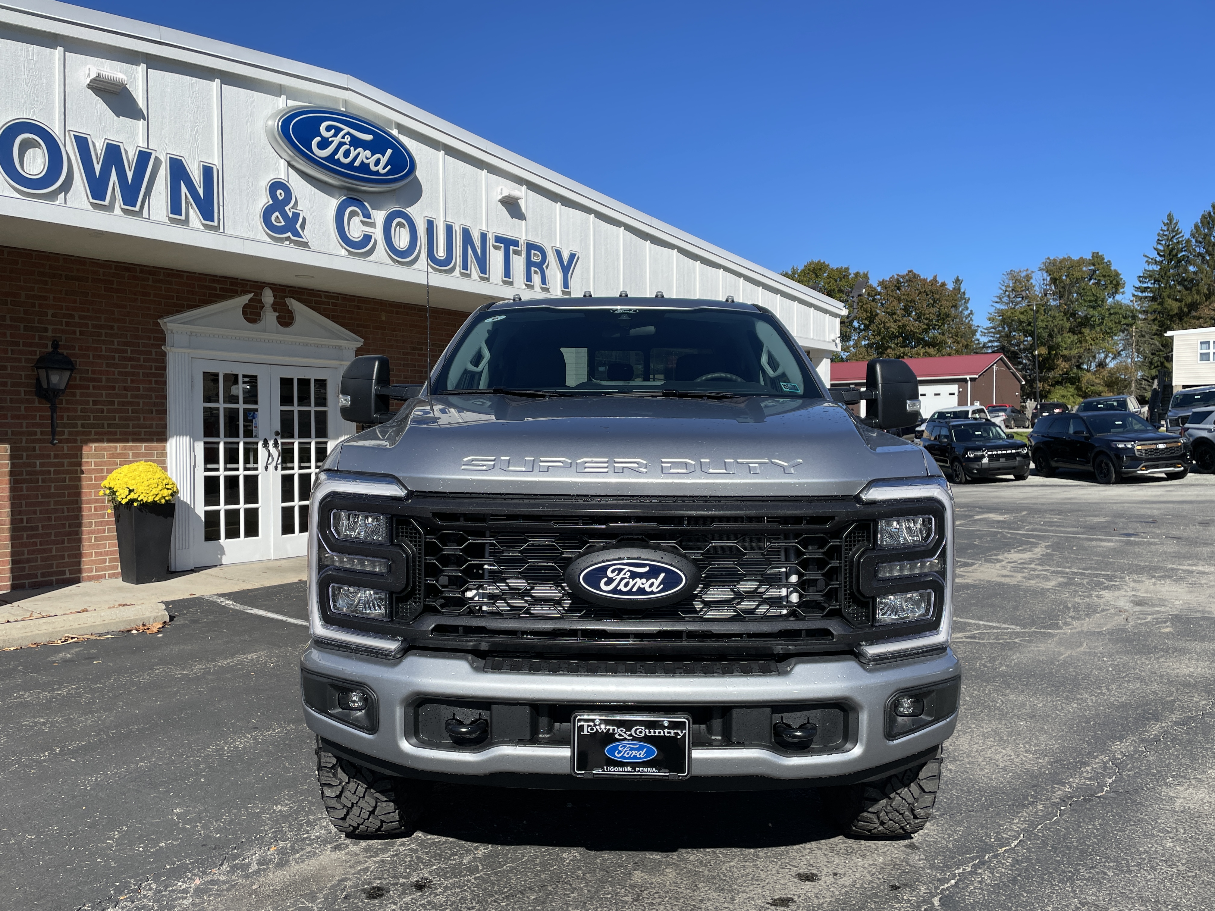 2027 Ford F-250 Pickup photo 2 of 33
