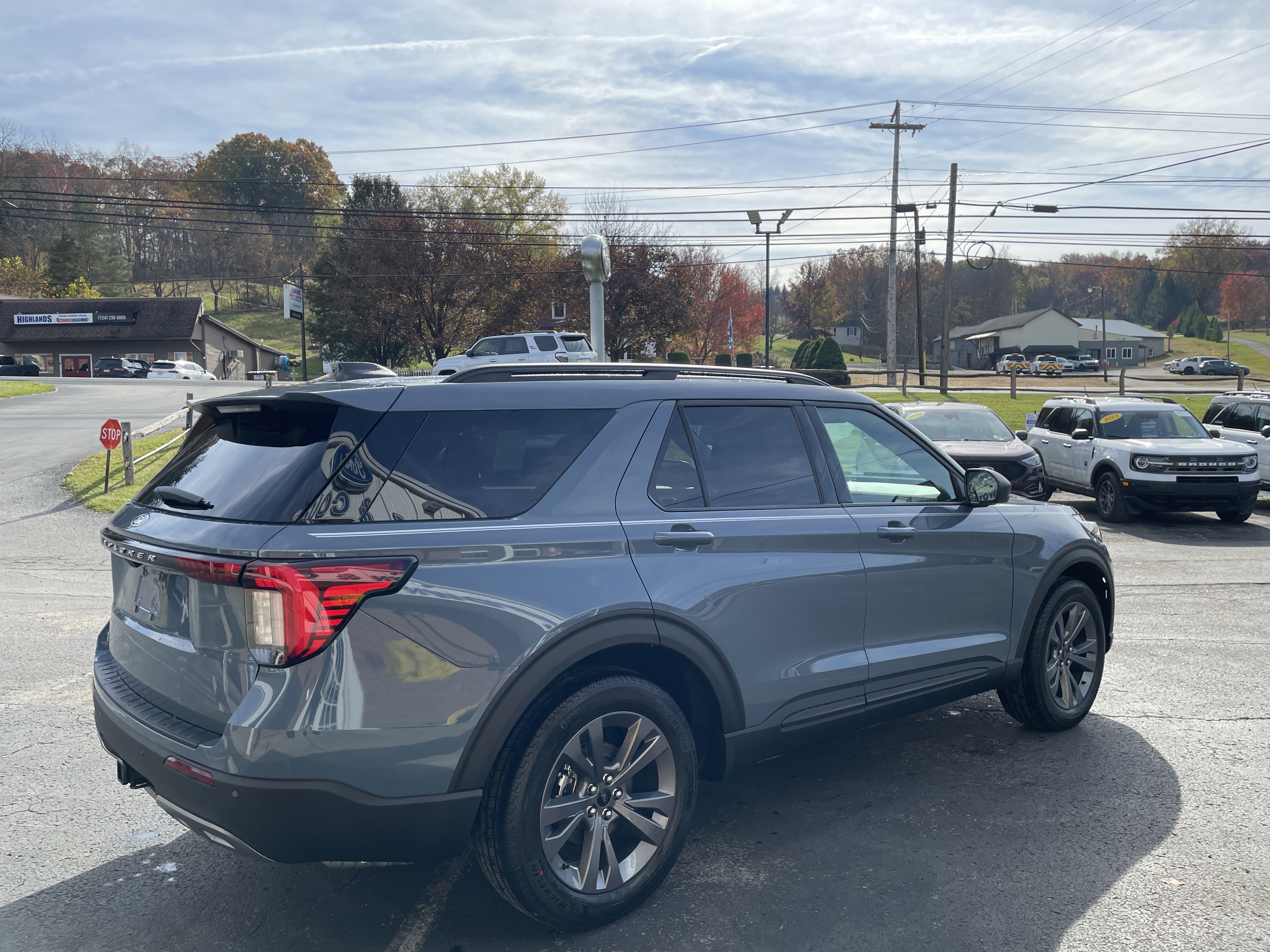 2027 Ford Explorer photo 5 of 34
