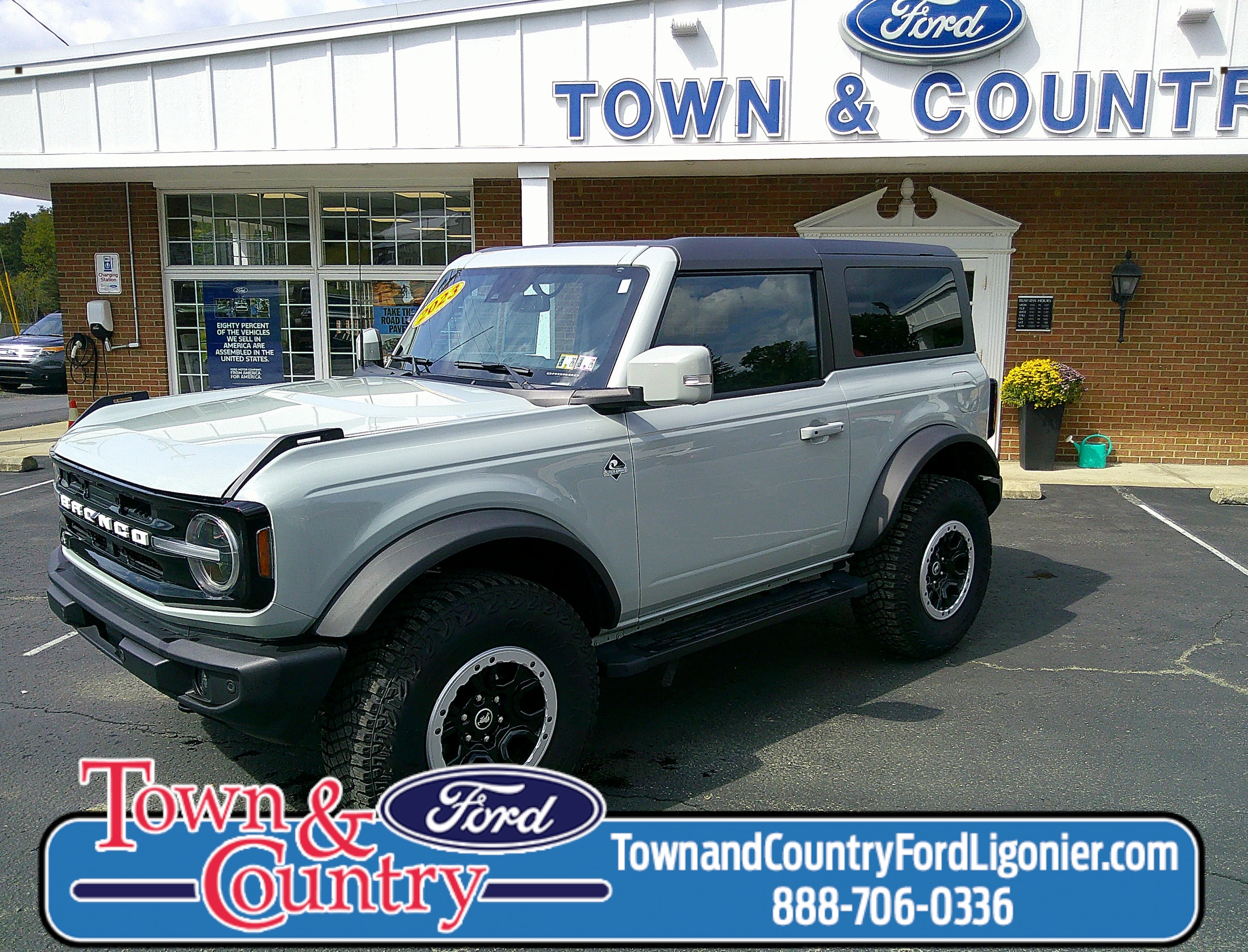 2023 Ford Bronco 2-Door Outer Banks's photo