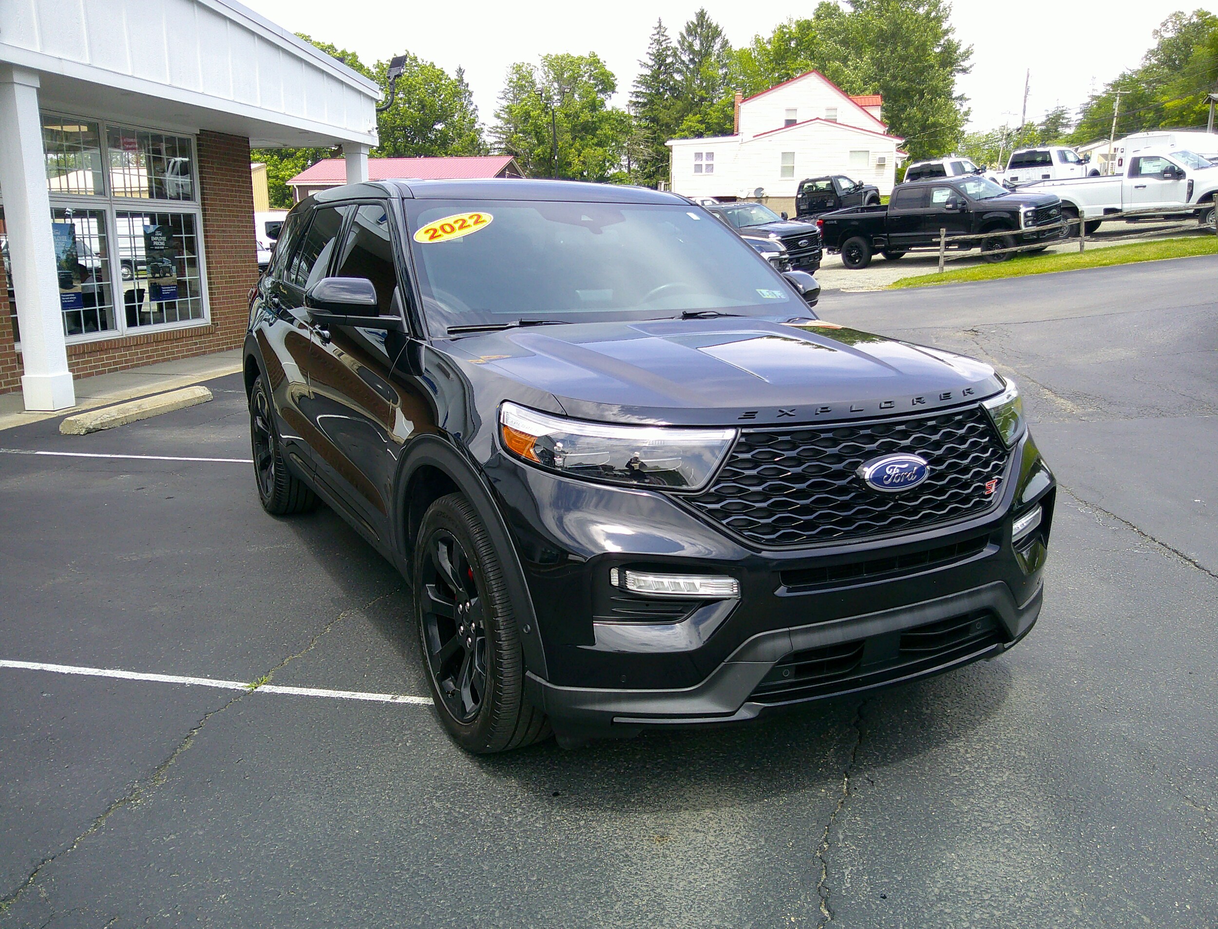 2022 Ford Explorer ST photo 3