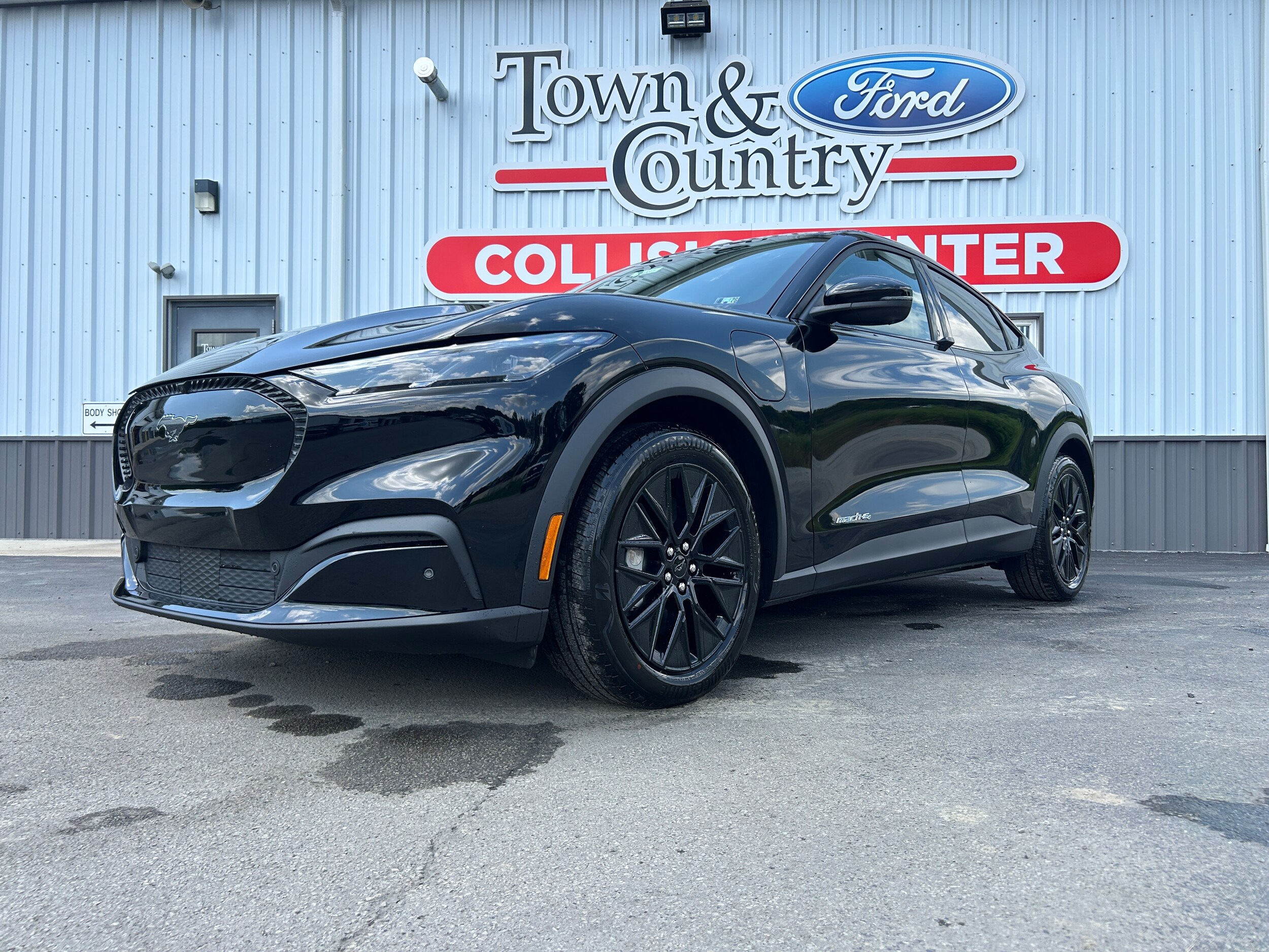 2025 Ford Mustang Mach-E Select photo 2