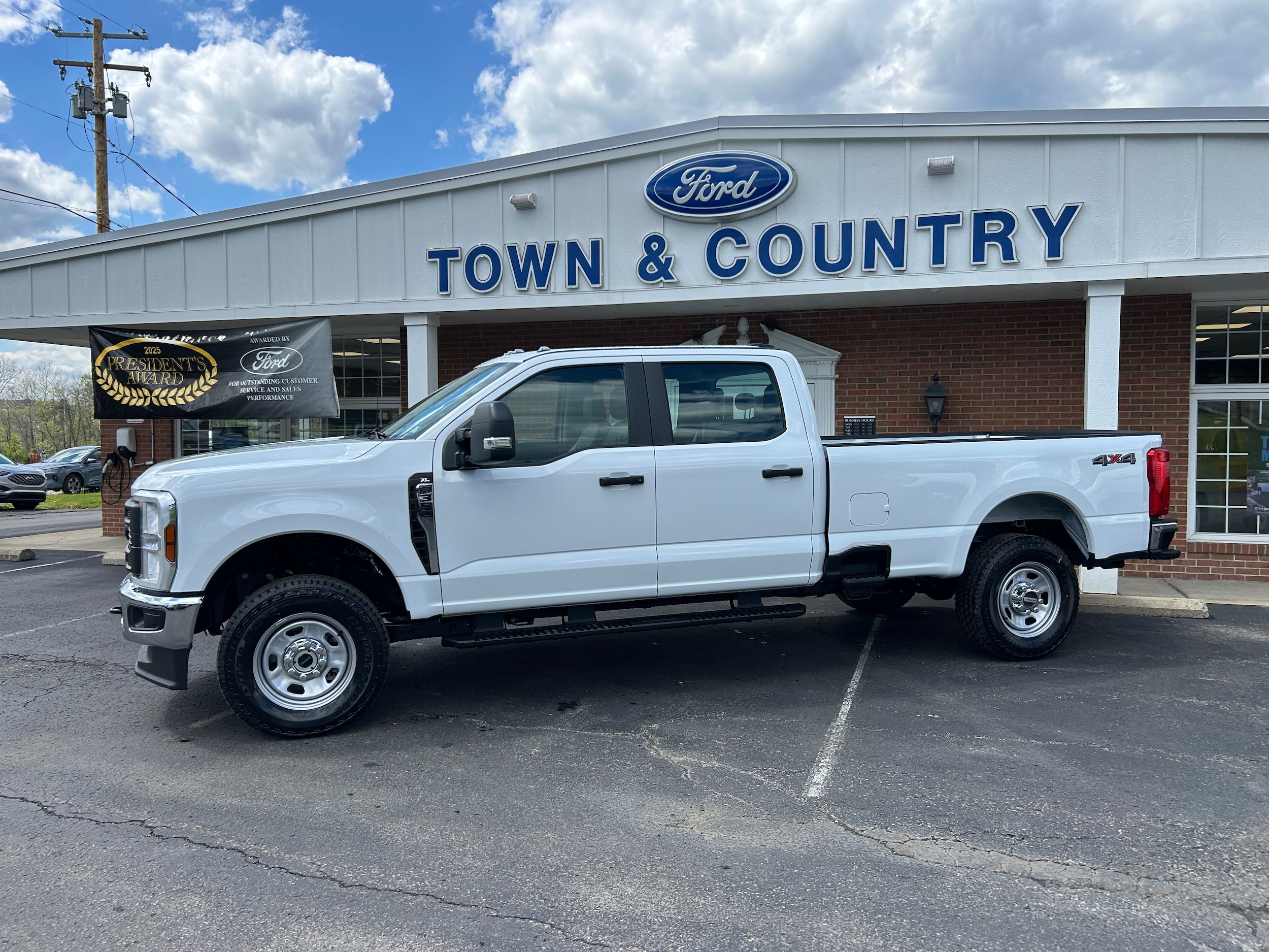 2026 Ford Super Duty F-350&reg; XL Oxford White at Town & Country Ford