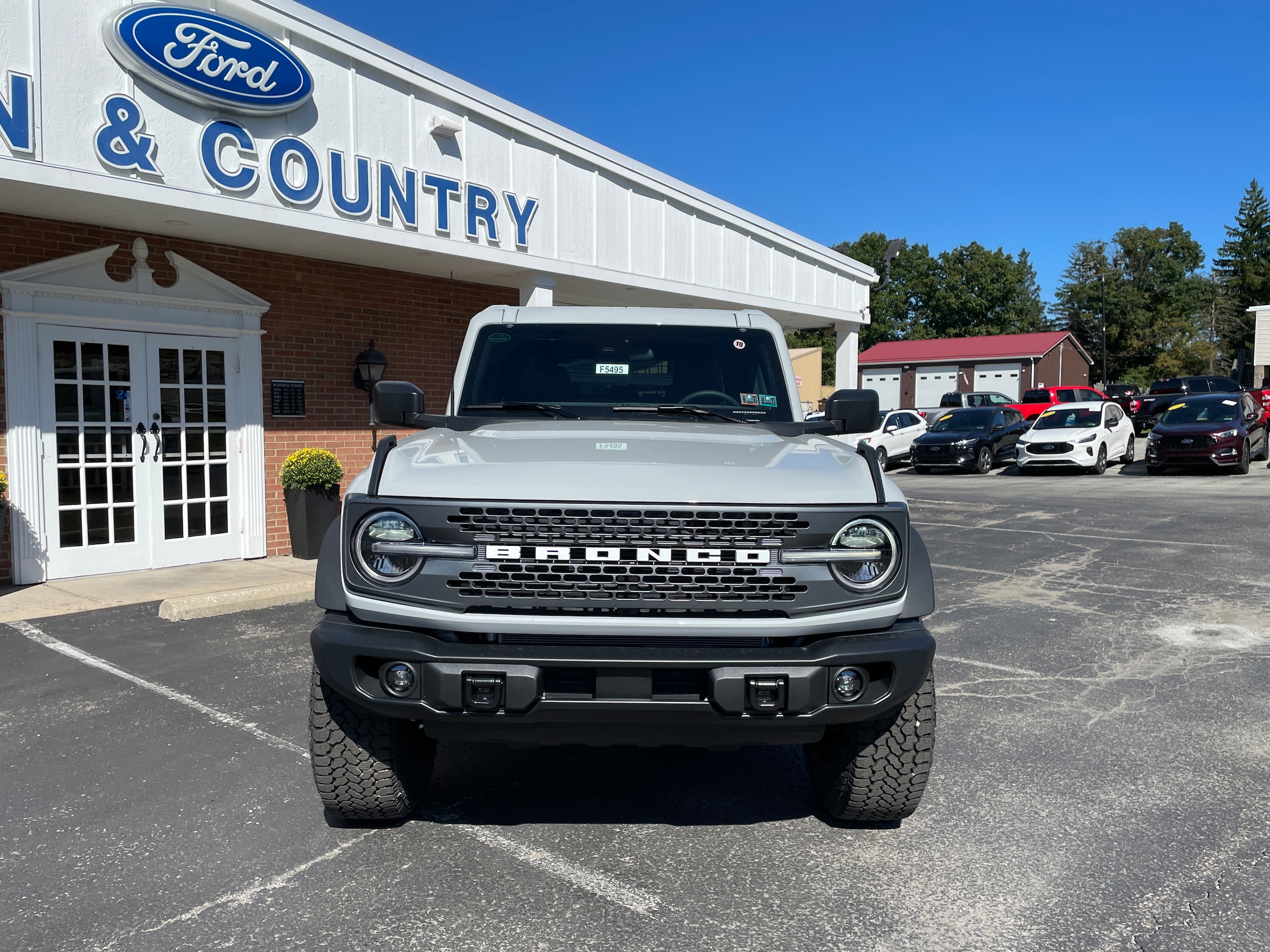 2026 Ford Bronco photo 2 of 33