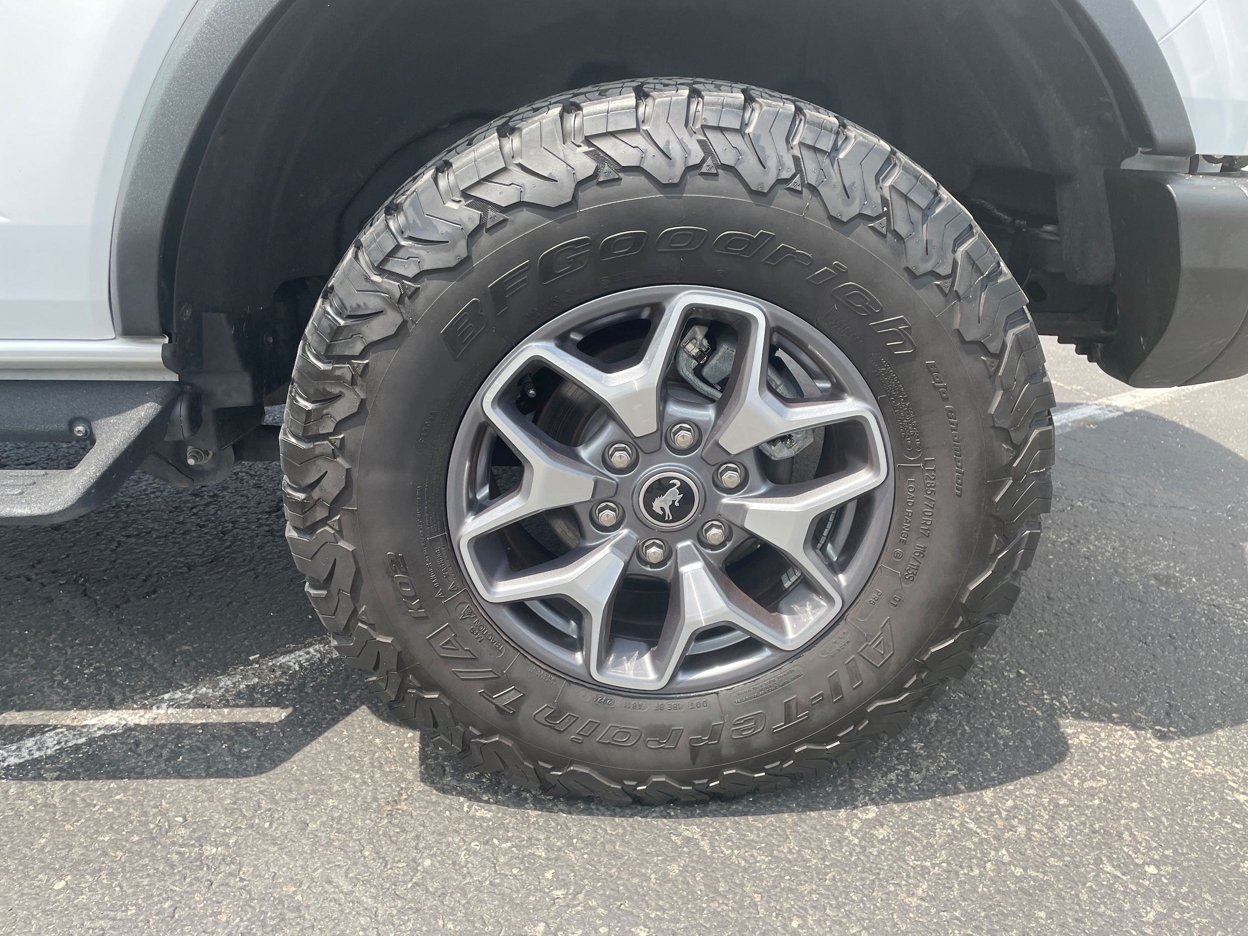 2024 Ford Bronco Badlands Oxford White at Town & Country Ford