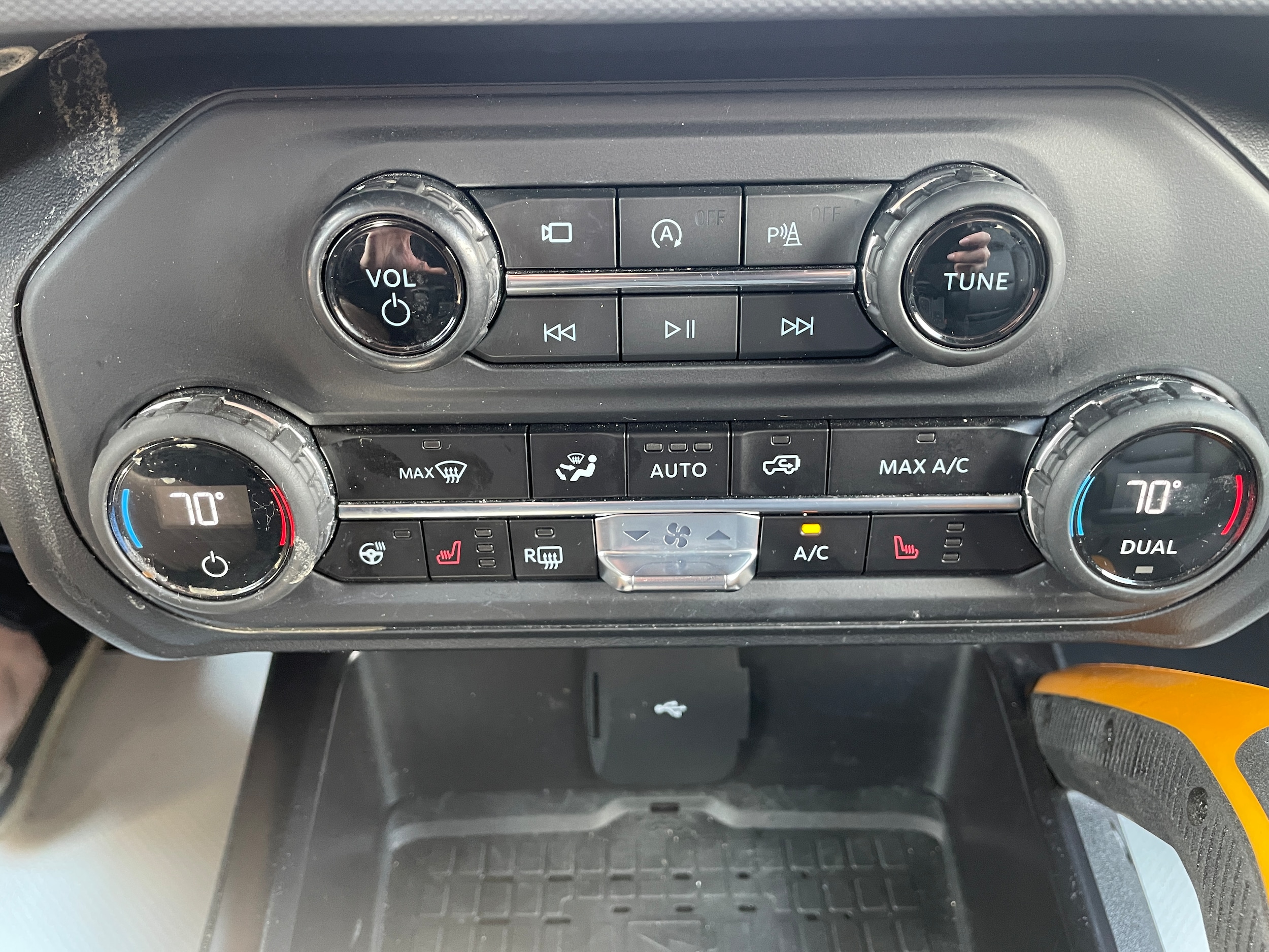 2024 Ford Bronco Badlands Oxford White at Town & Country Ford