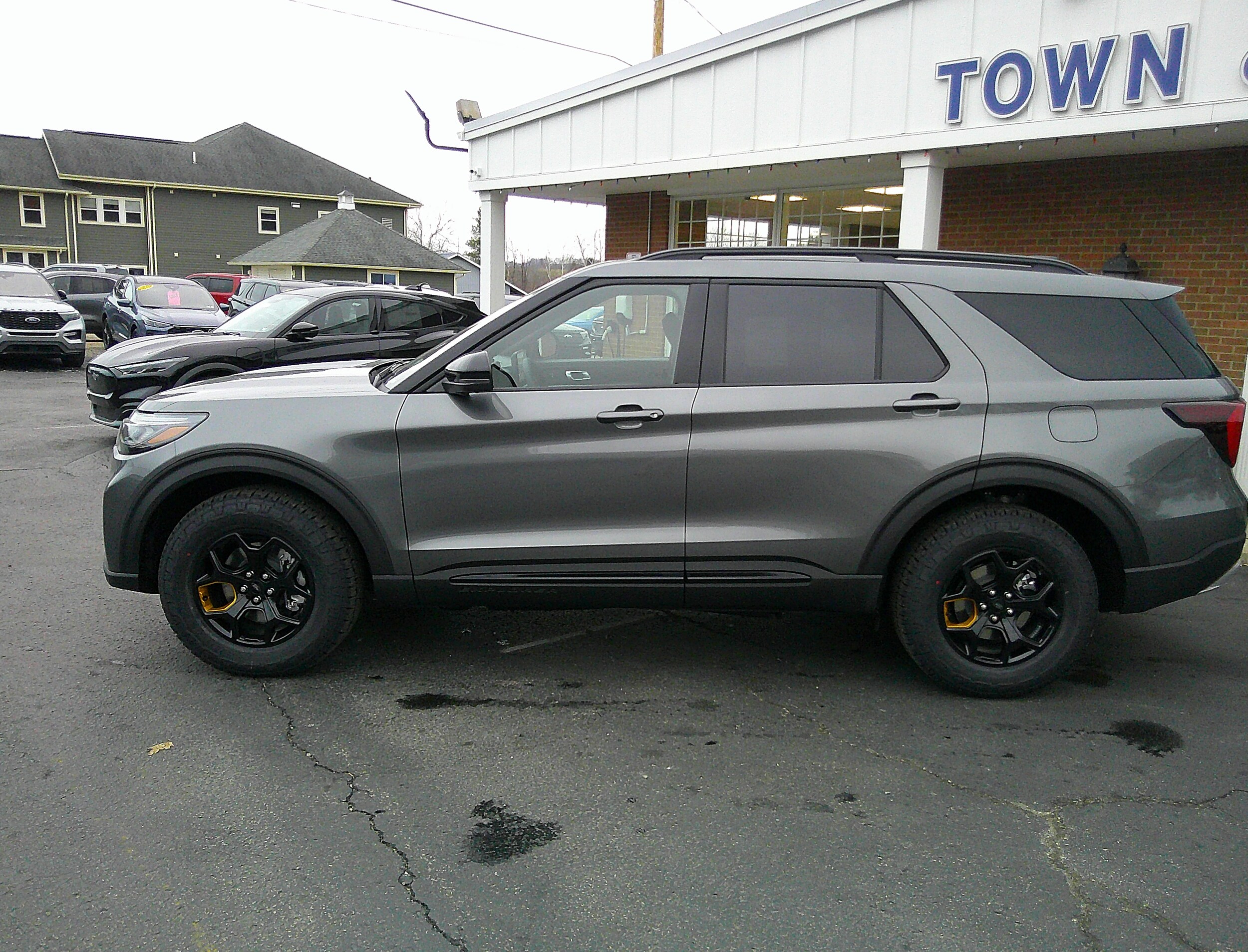 2026 Ford Explorer photo 2