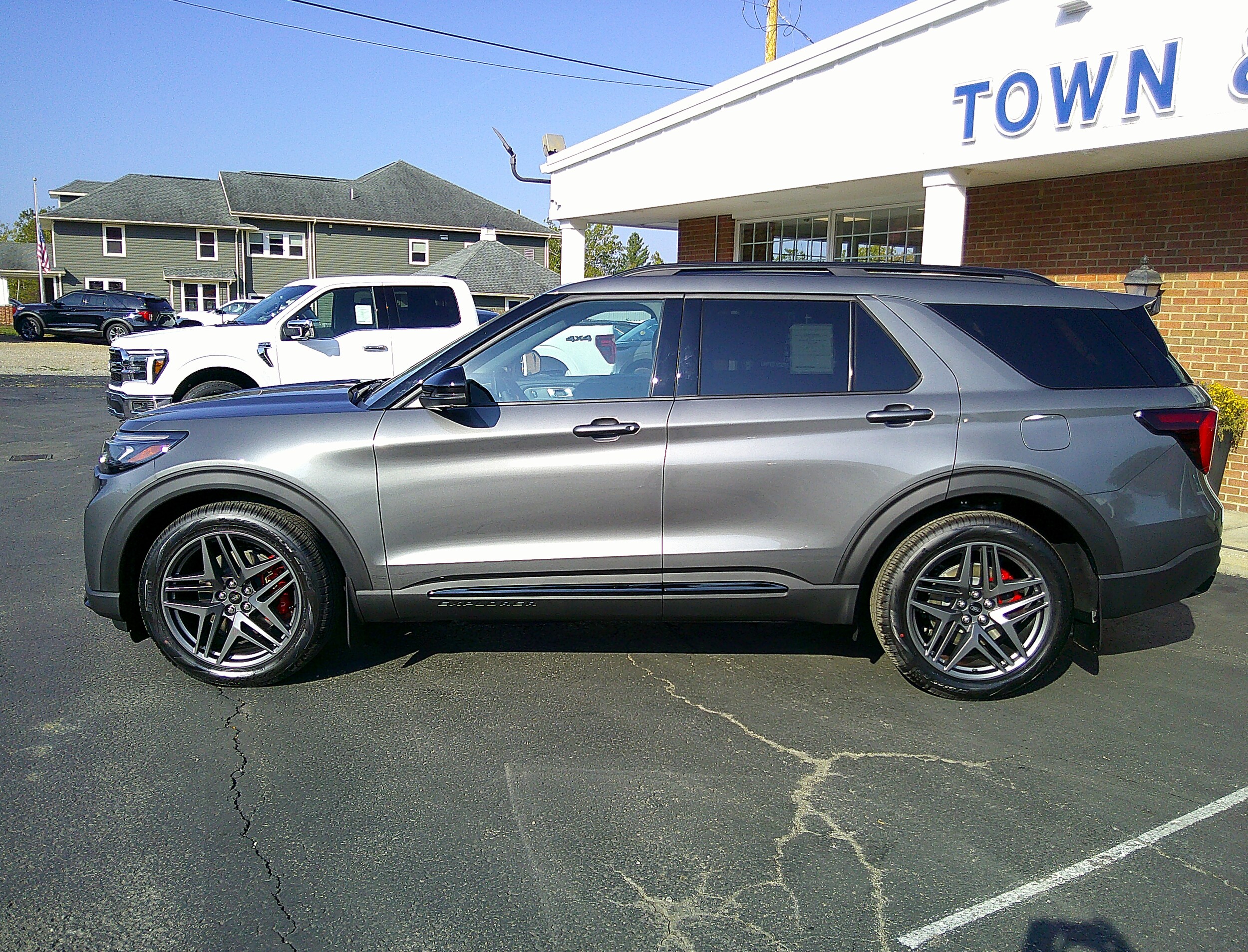 2025 Ford Explorer ST photo 2