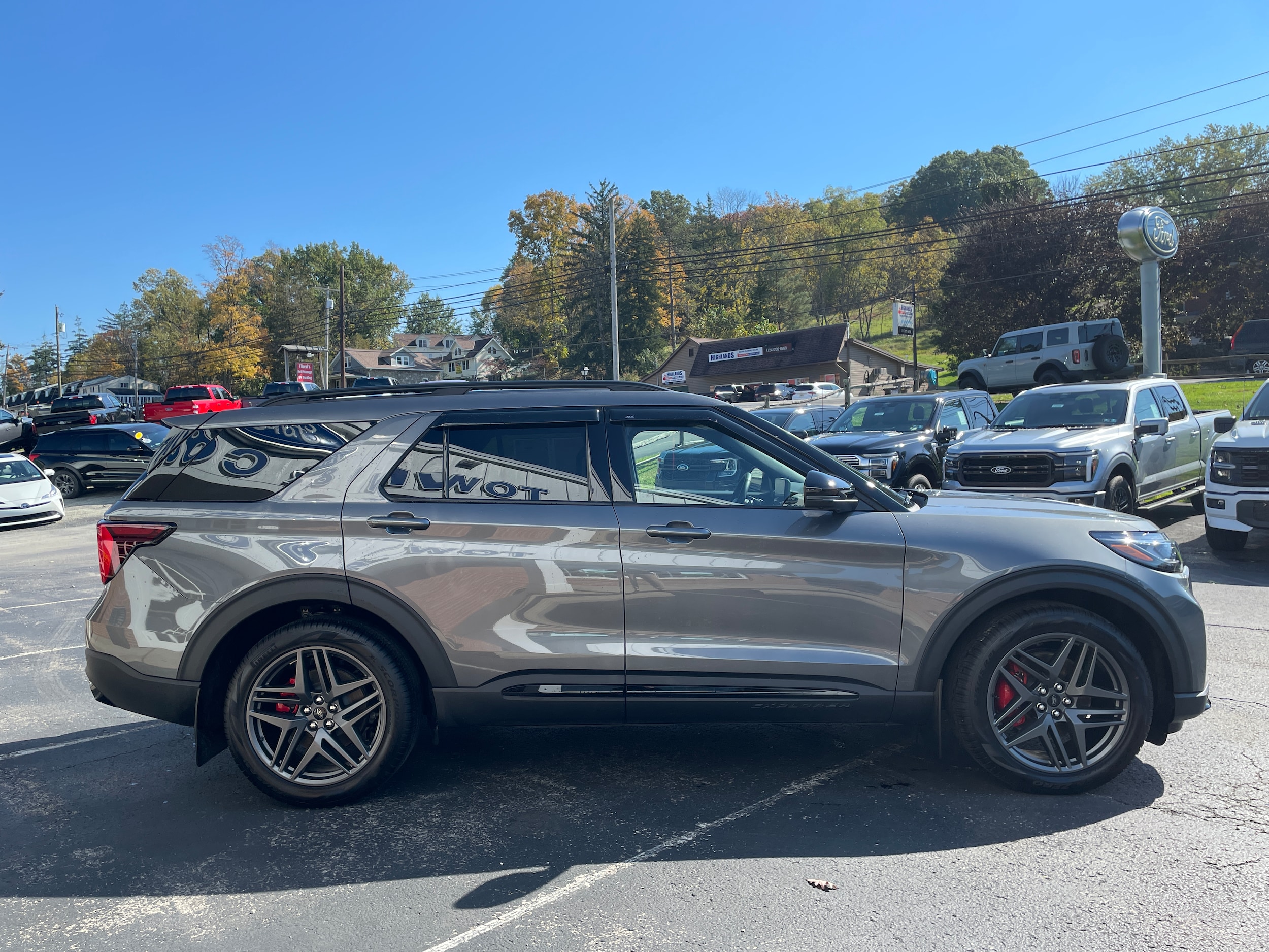 2026 Ford Explorer photo 4 of 28