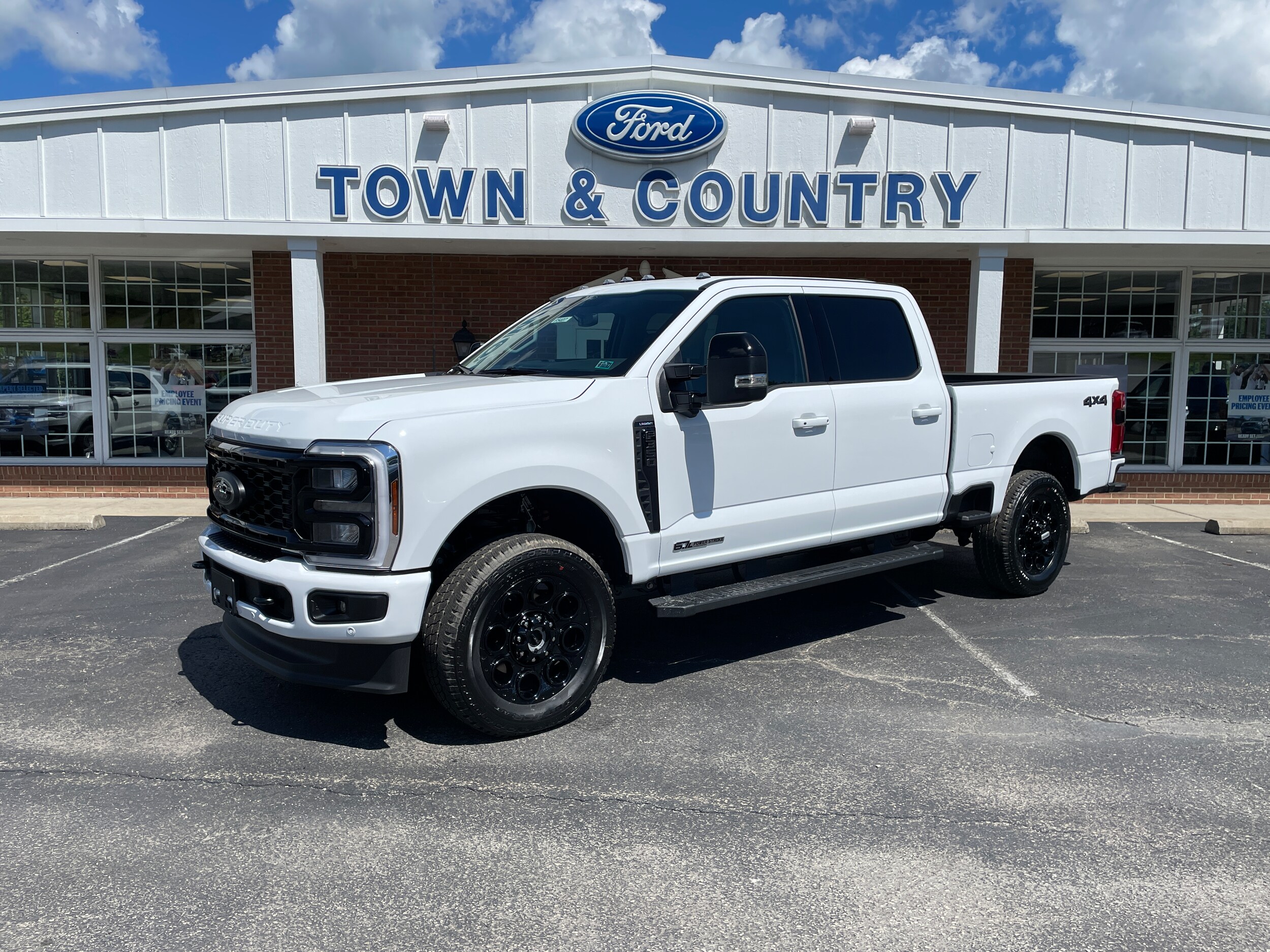 2026 Ford F-350 Pickup F-350&reg; Lariat&reg; Oxford White at Town & Country Ford
