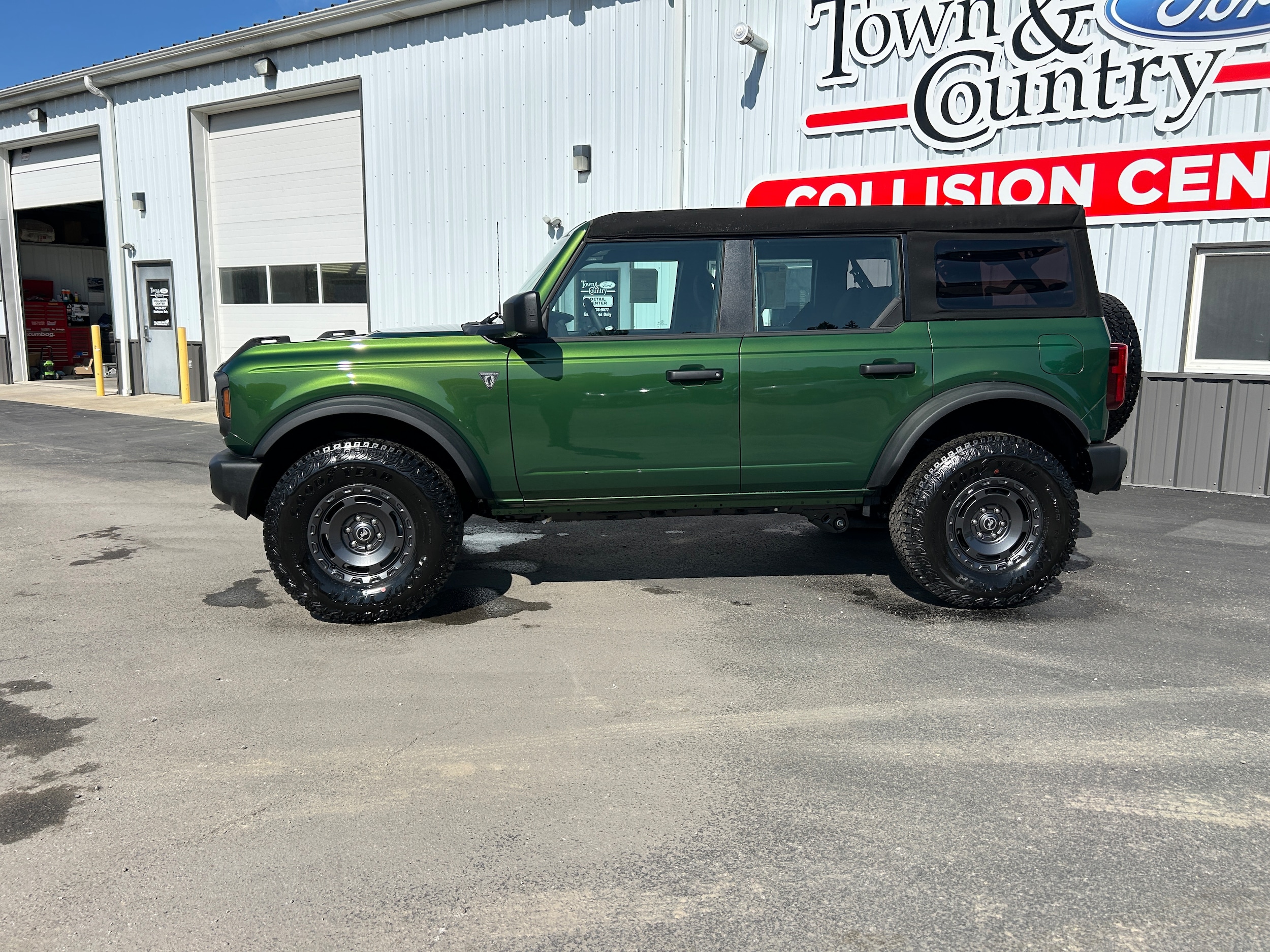 2025 Ford Bronco Base - 11