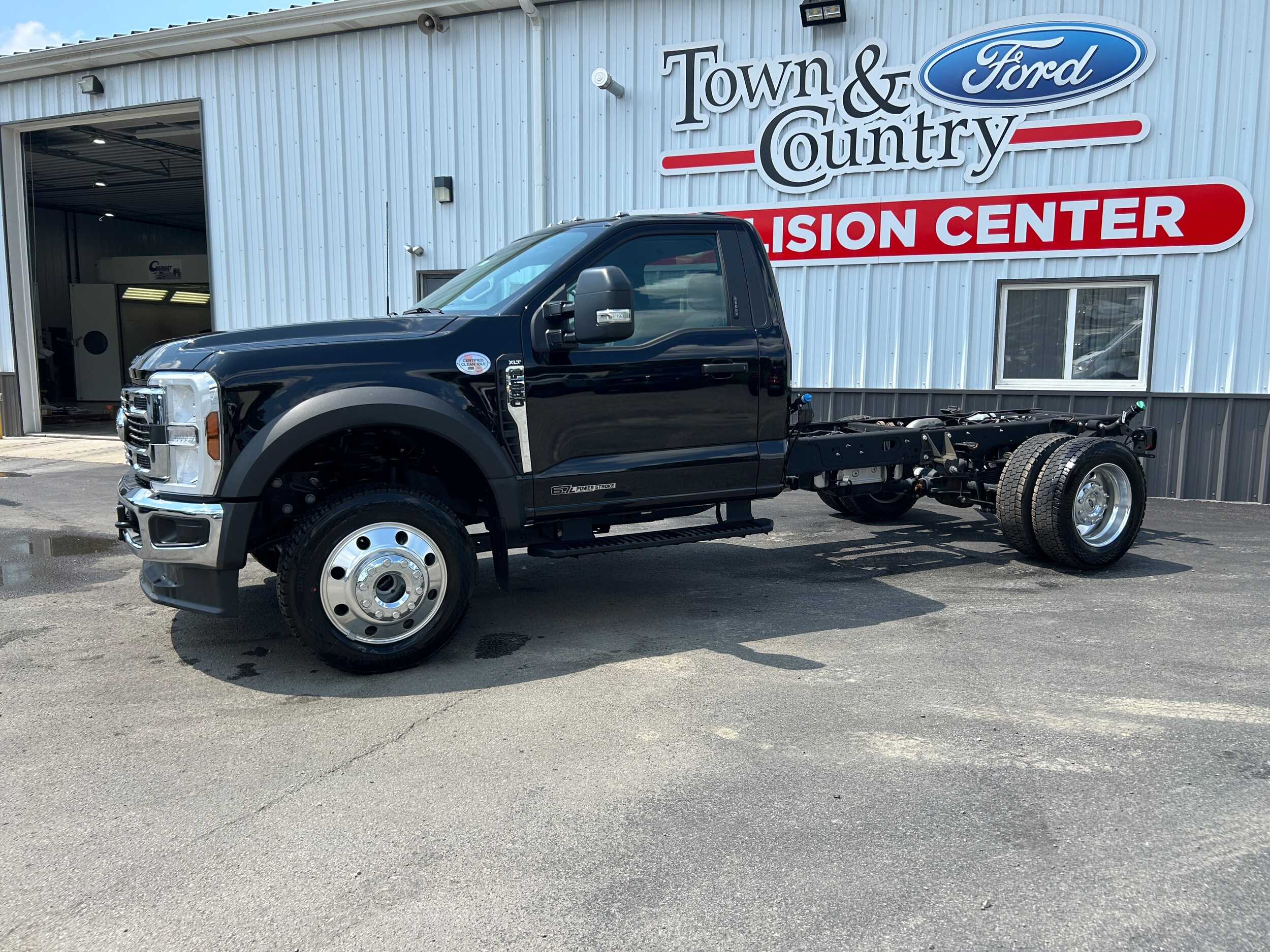 2024 Ford F-550 photo 4