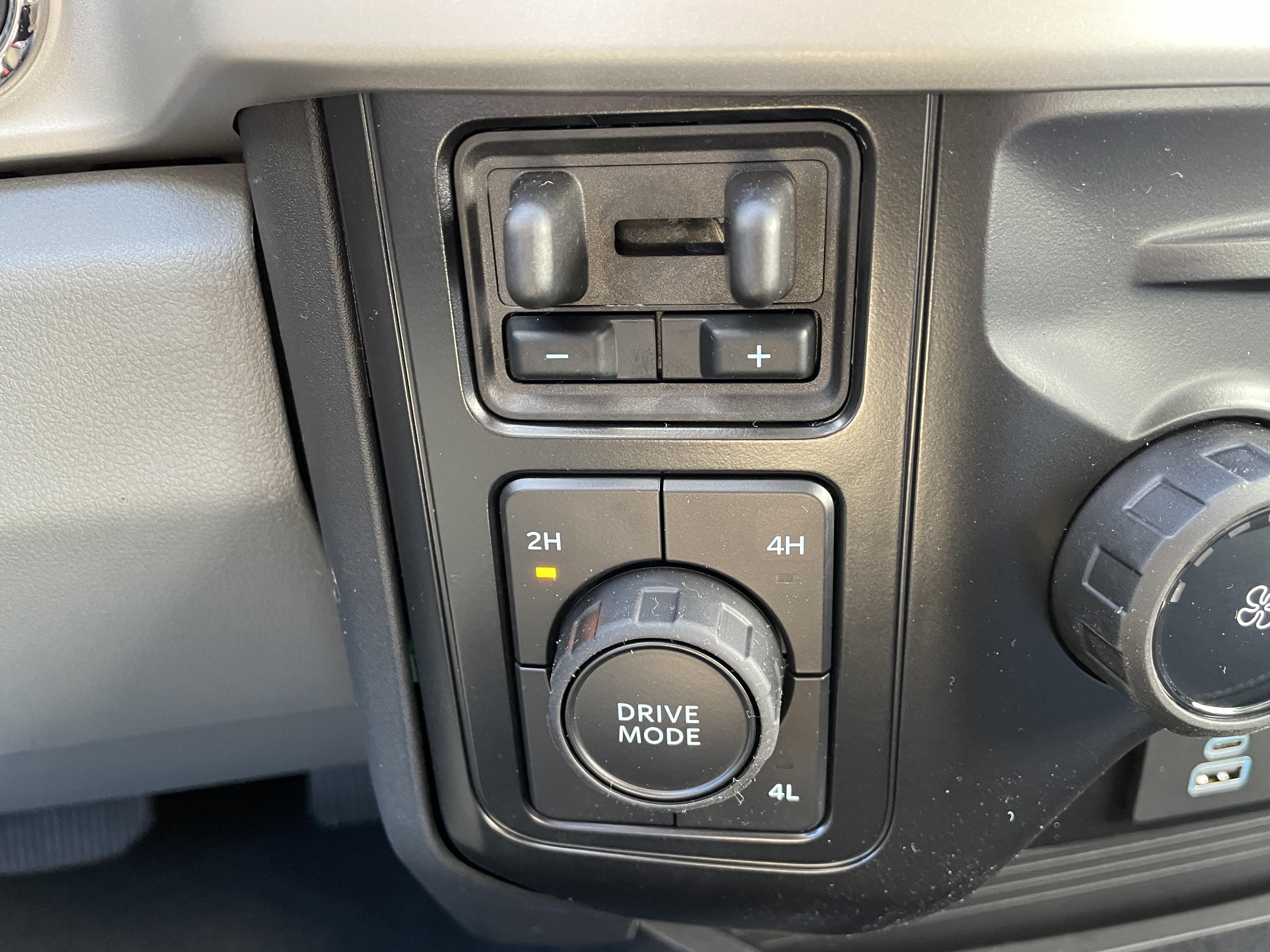 2027 Ford F-250 Pickup photo 21 of 33