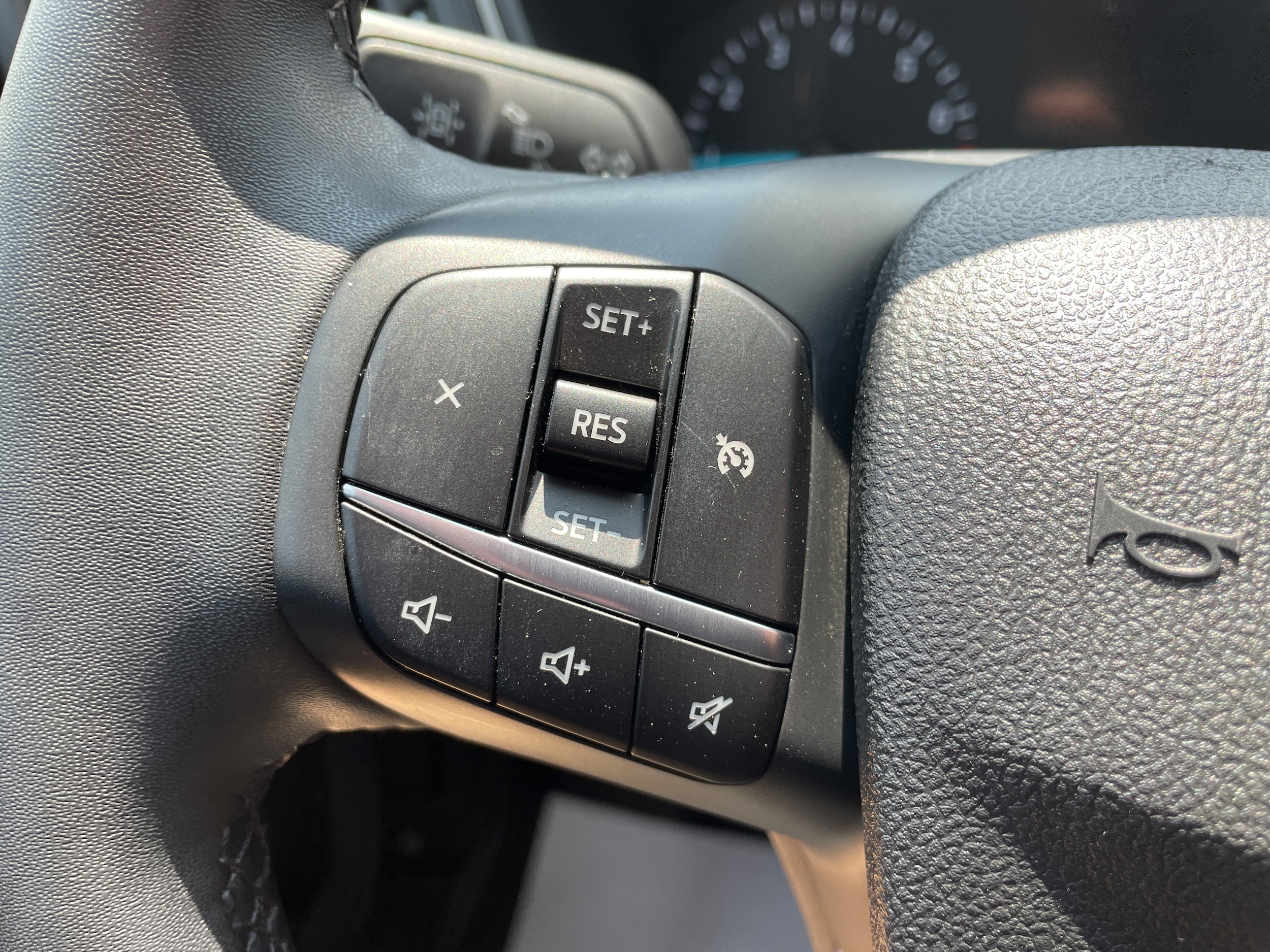 2022 Ford Escape SE Iced Blue Silver Metallic at Warne Motors
