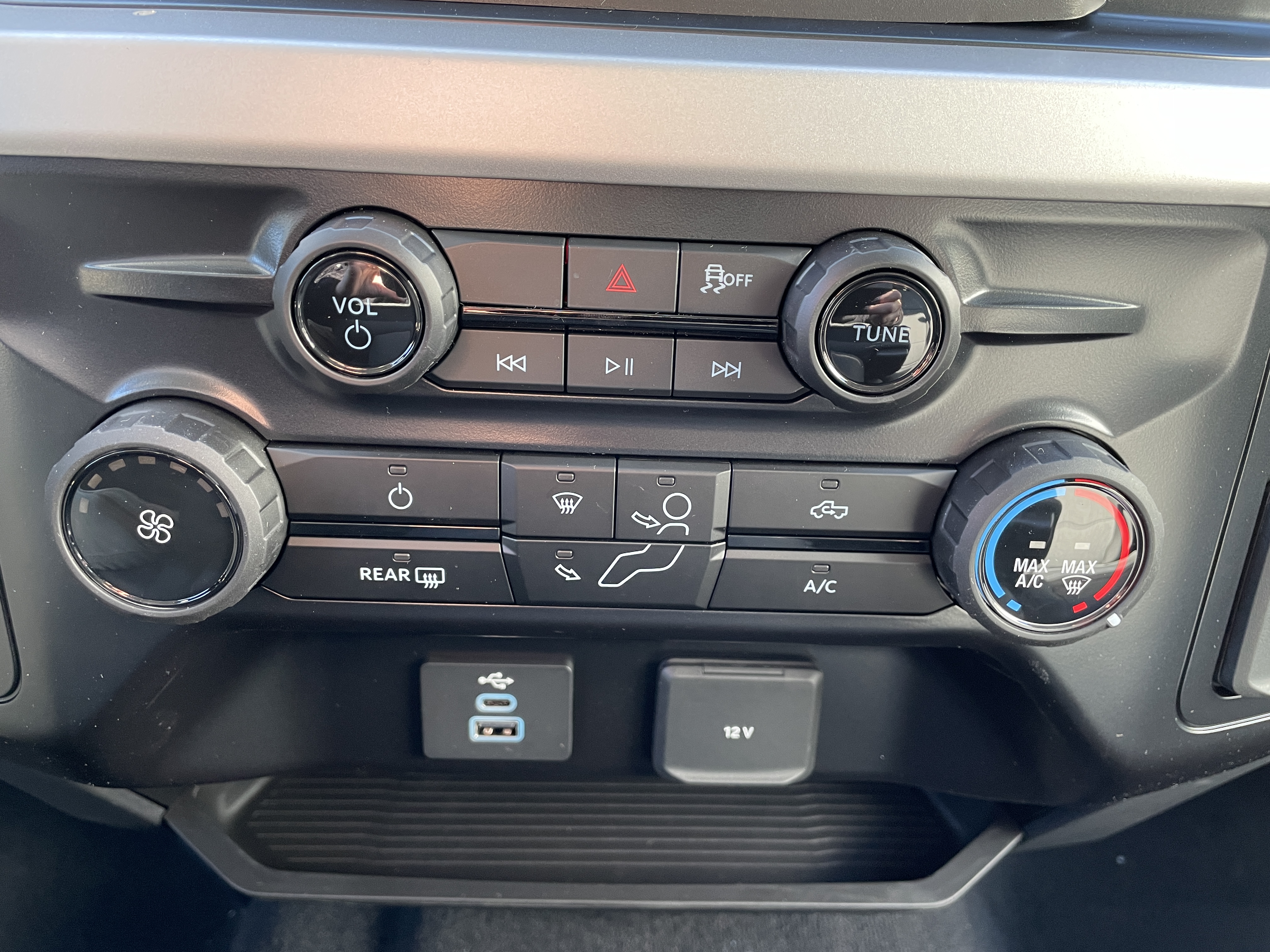 2027 Ford F-250 Pickup photo 21 of 33
