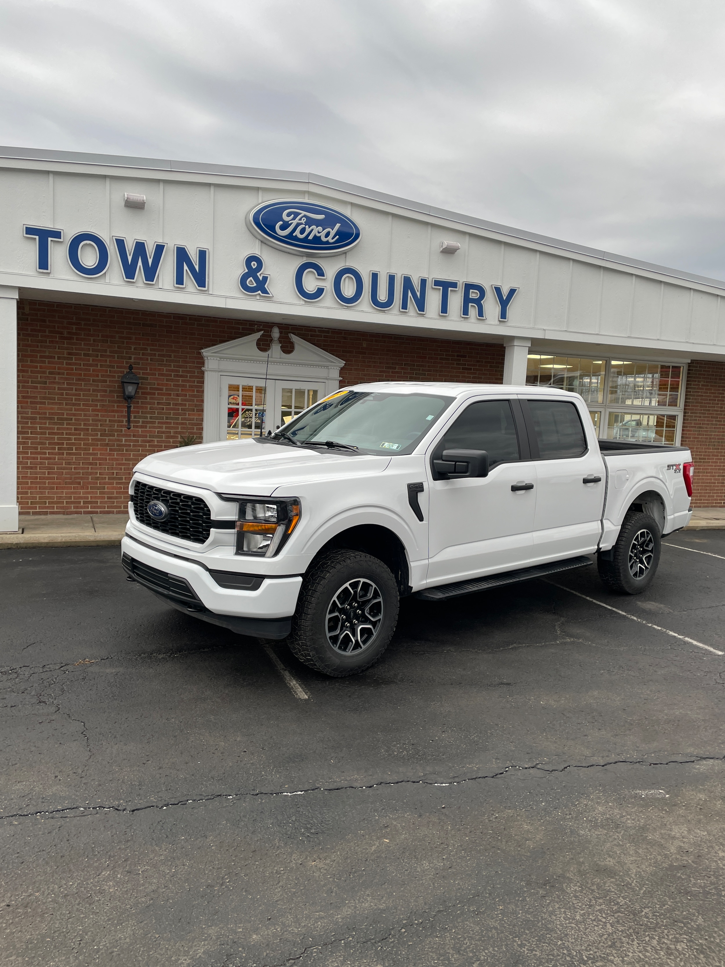 2023 Ford F-150 XL's photo