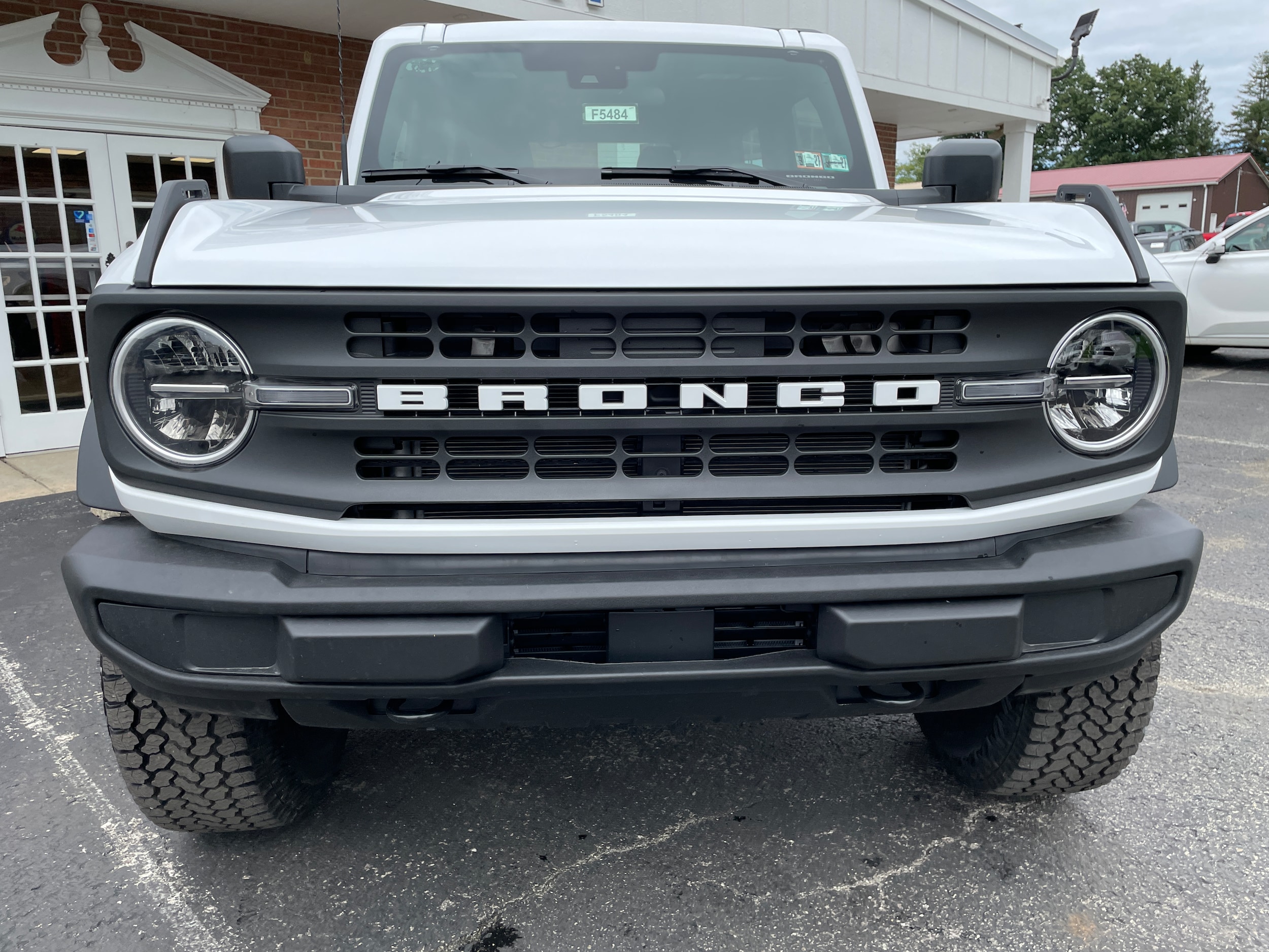 2026 Ford Bronco Base Oxford White at Town & Country Ford