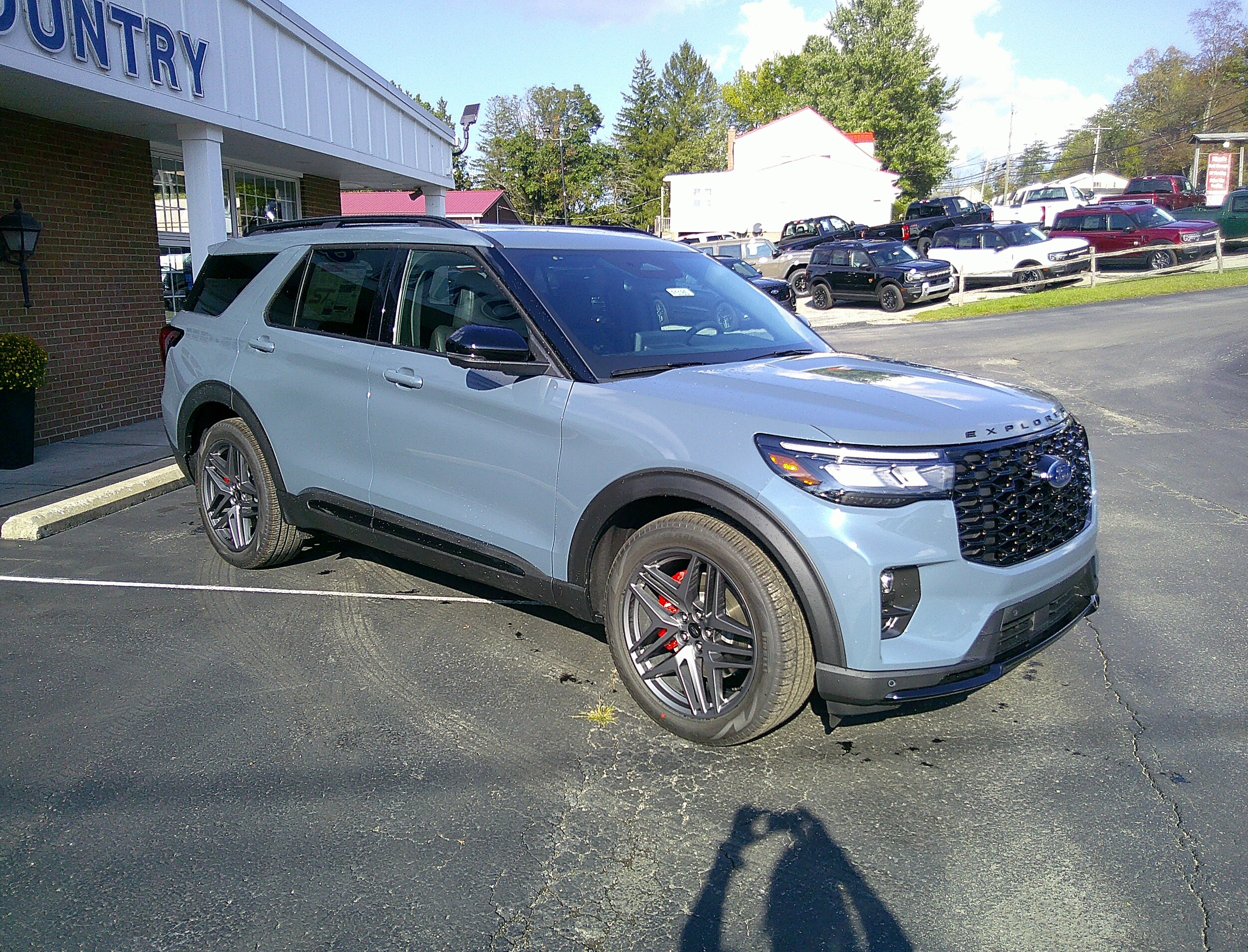 2025 Ford Explorer ST photo 3