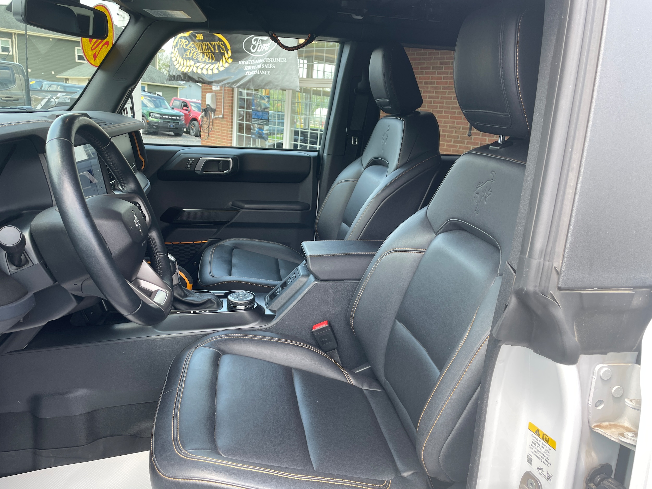 2024 Ford Bronco Badlands Oxford White at Town & Country Ford