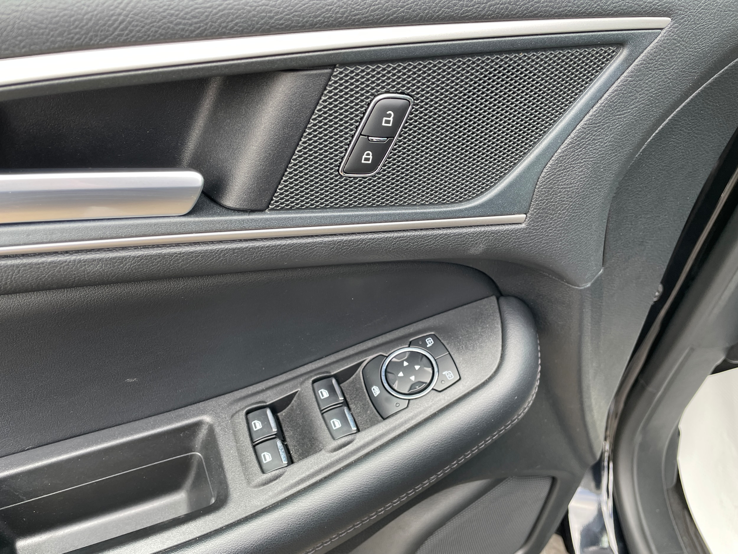 2024 Ford Edge SEL AWD Agate Black Metallic at Solomon Chevrolet