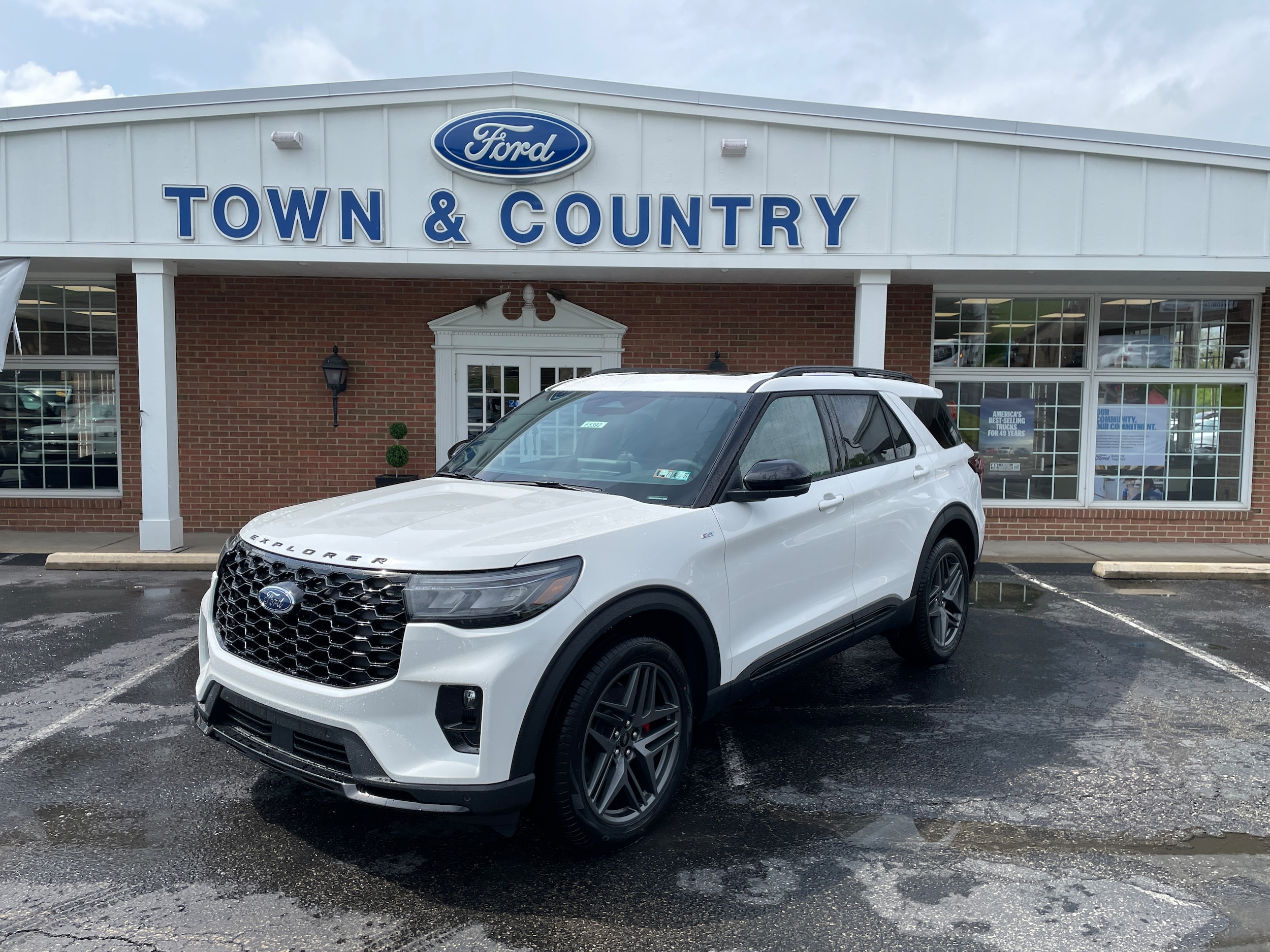 2026 Ford Explorer ST-Line Star White Metallic Tri-Coat at Town & Country Ford