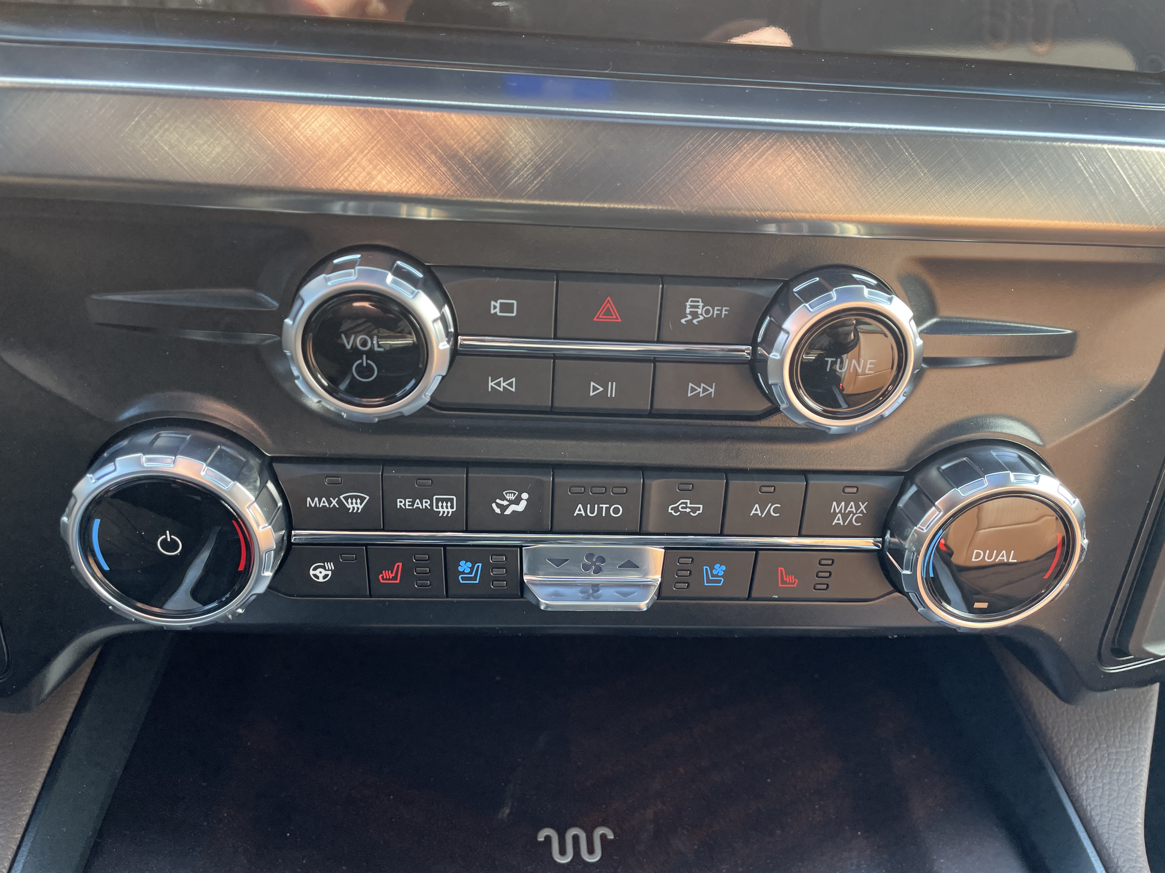2027 Ford F-350 Pickup photo 25 of 38