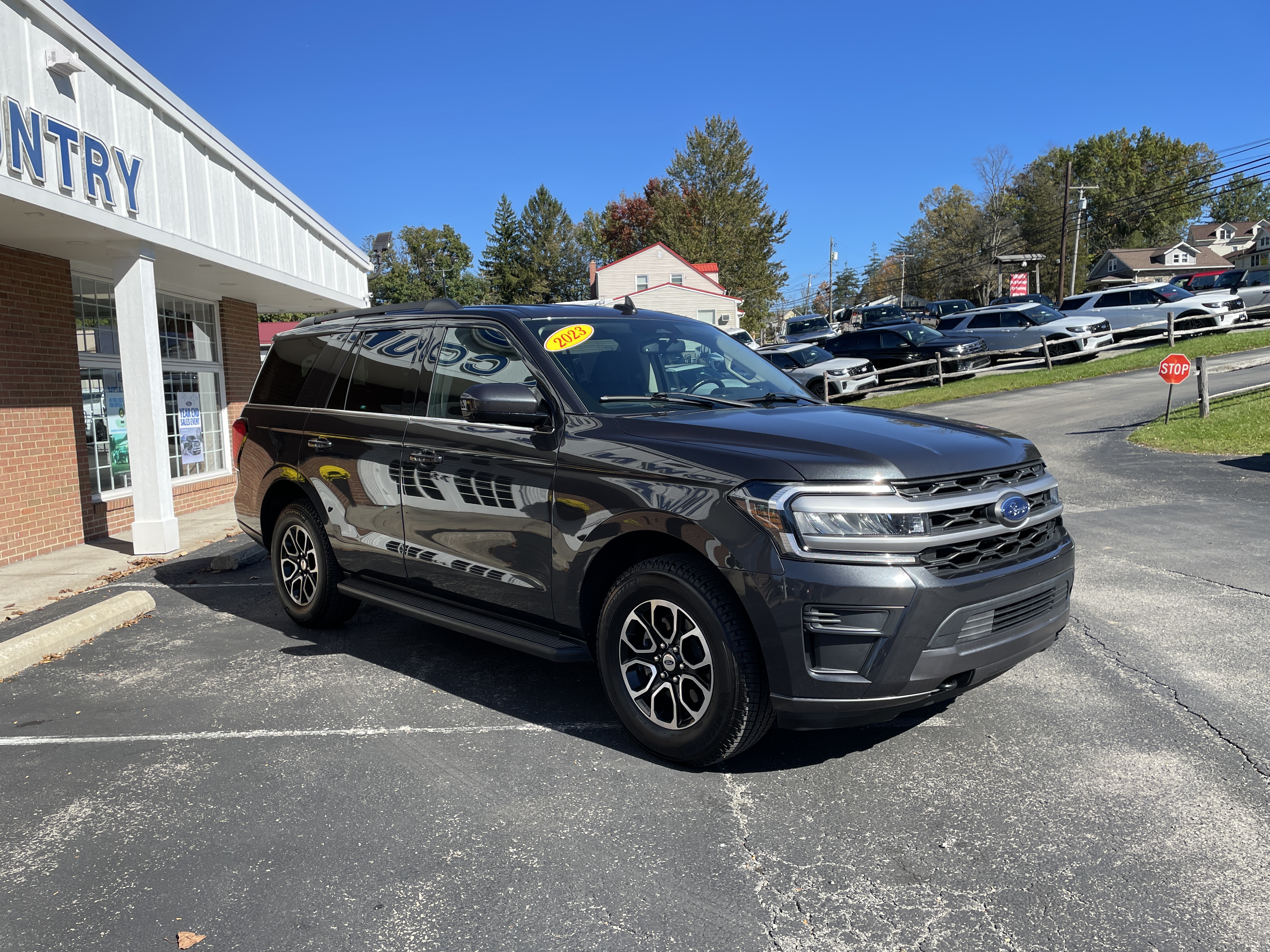 2023 Ford Expedition photo 3 of 28