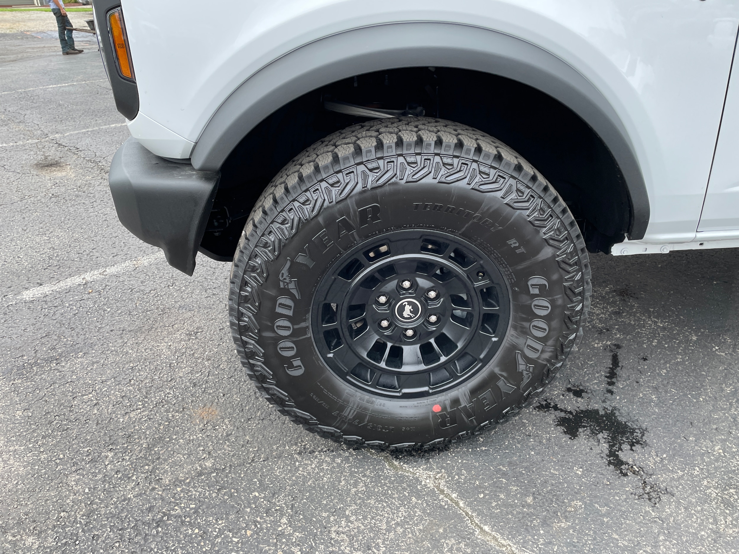 2026 Ford Bronco Base Oxford White at Town & Country Ford