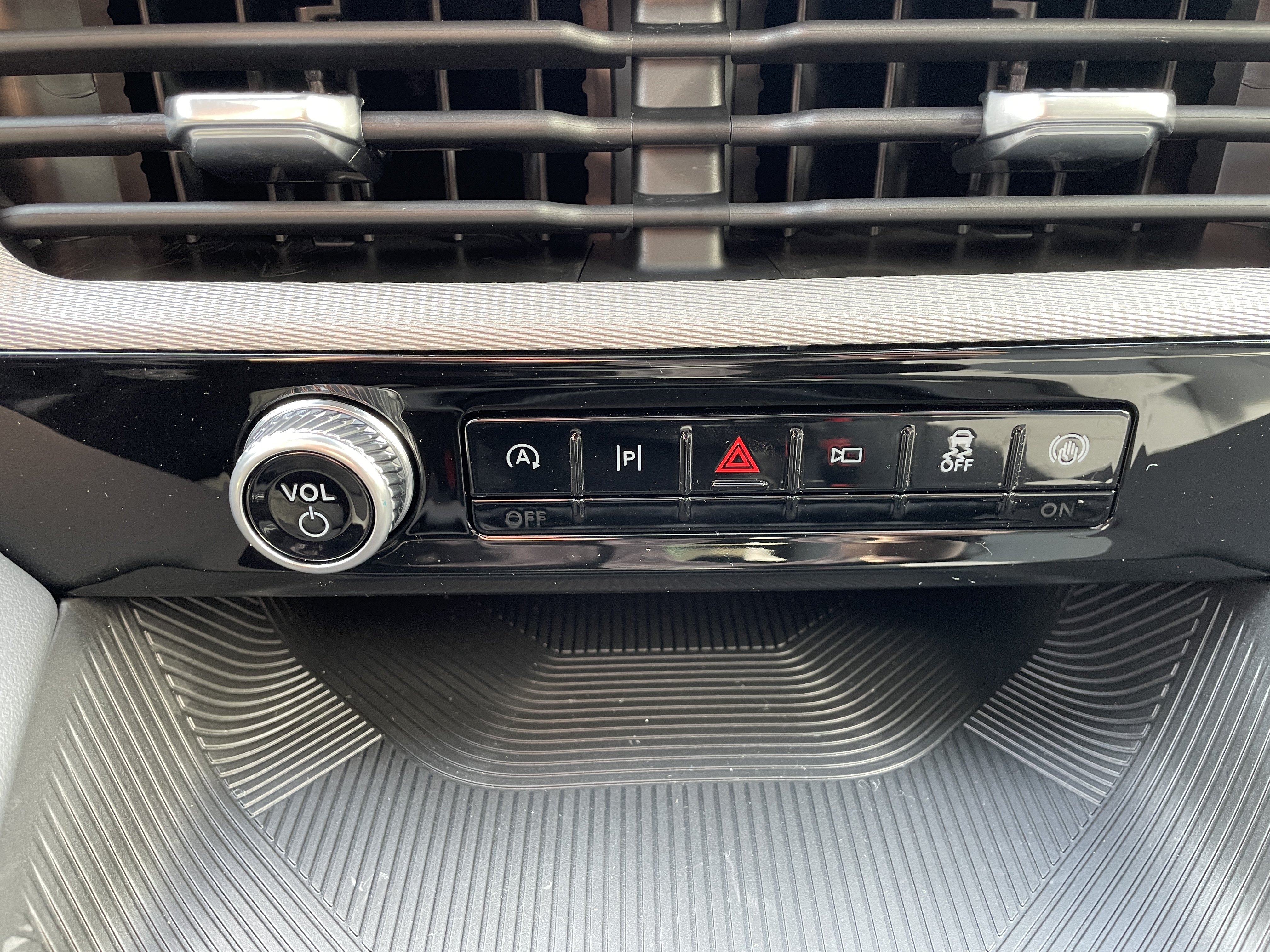 2027 Ford Explorer photo 25 of 34
