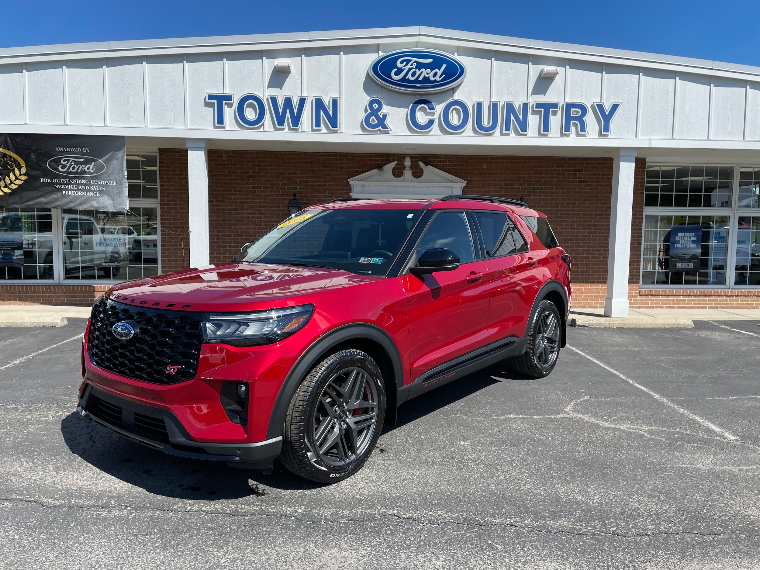 2025 Ford Explorer ST 4WD (PL535)'s photo