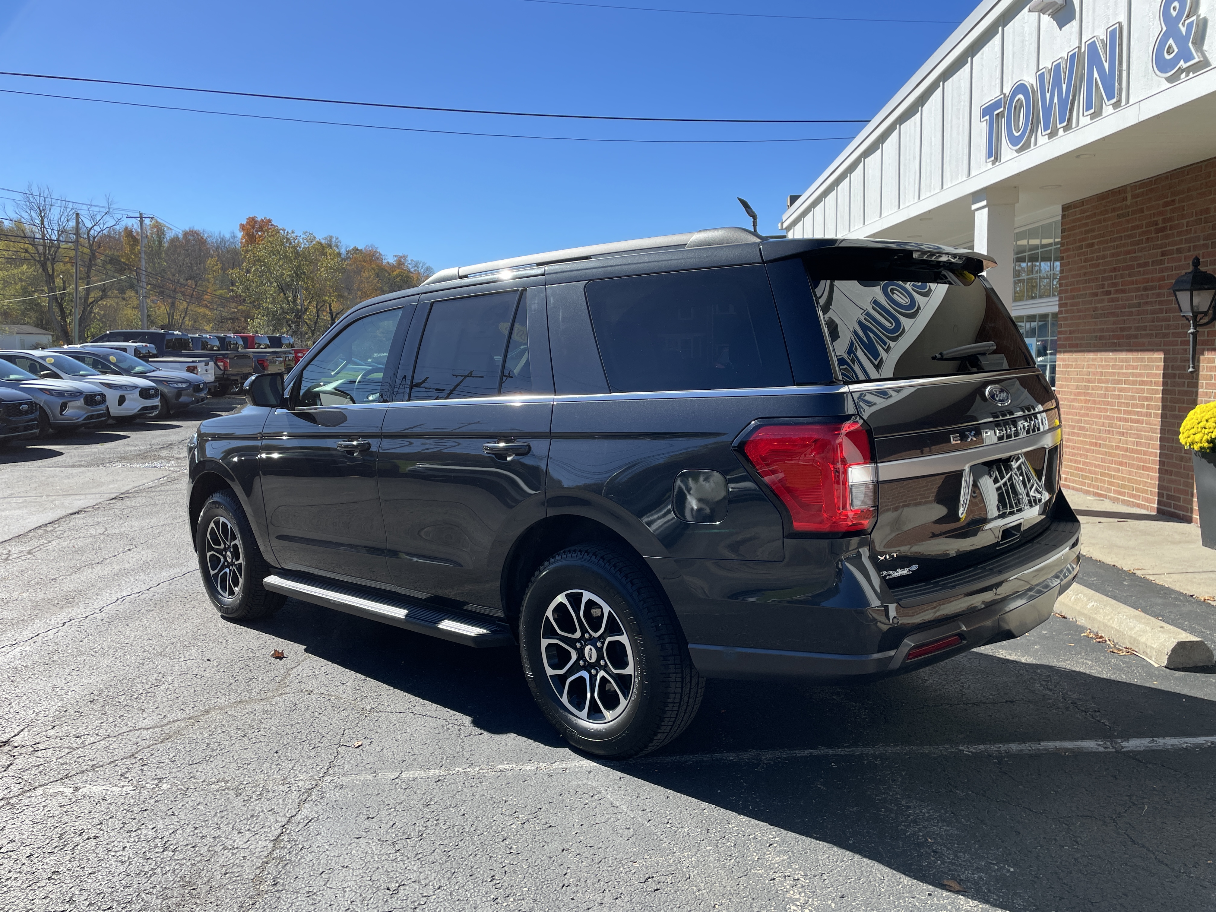 2023 Ford Expedition photo 8 of 28