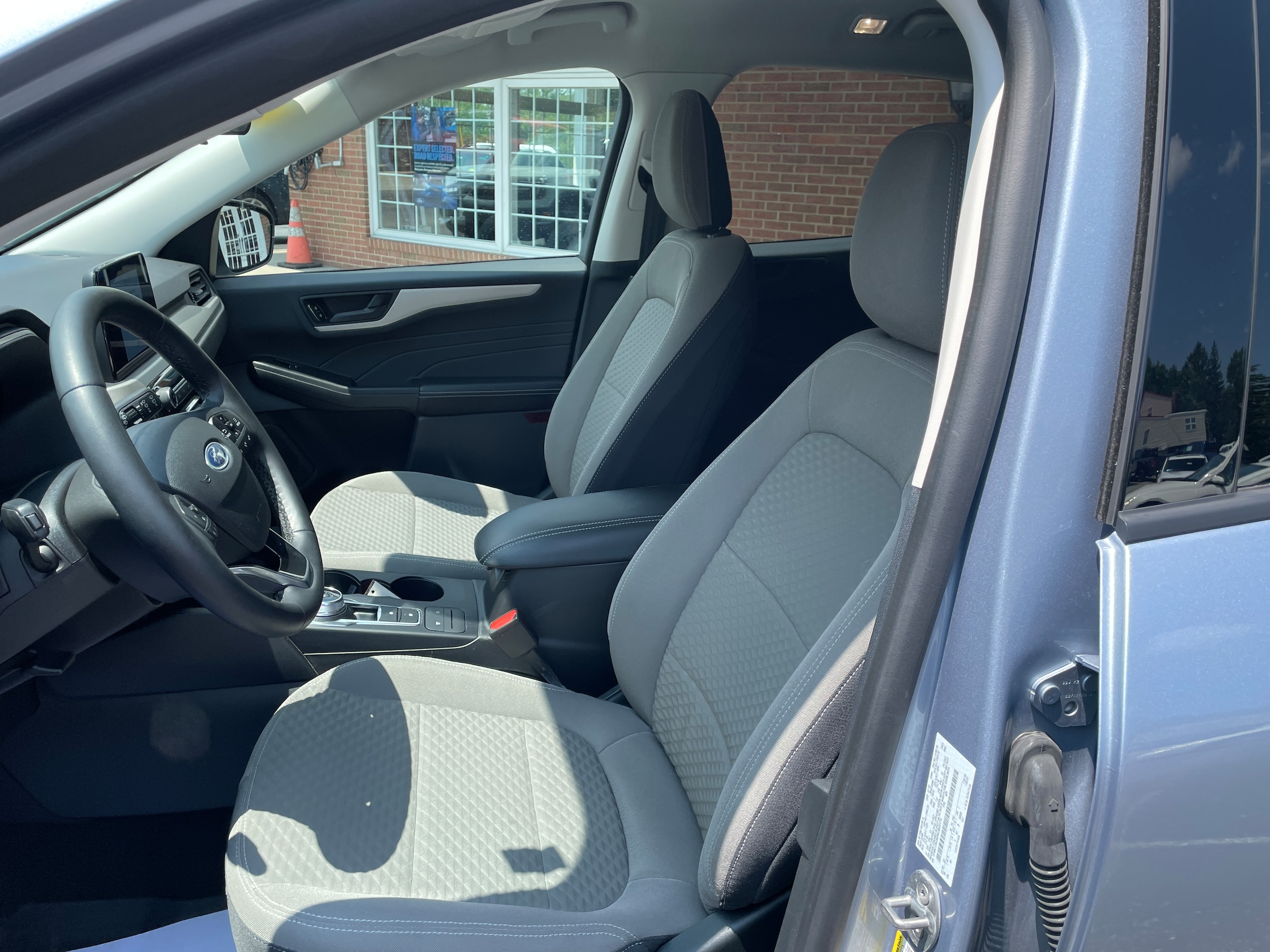 2022 Ford Escape SE Iced Blue Silver Metallic at Warne Motors