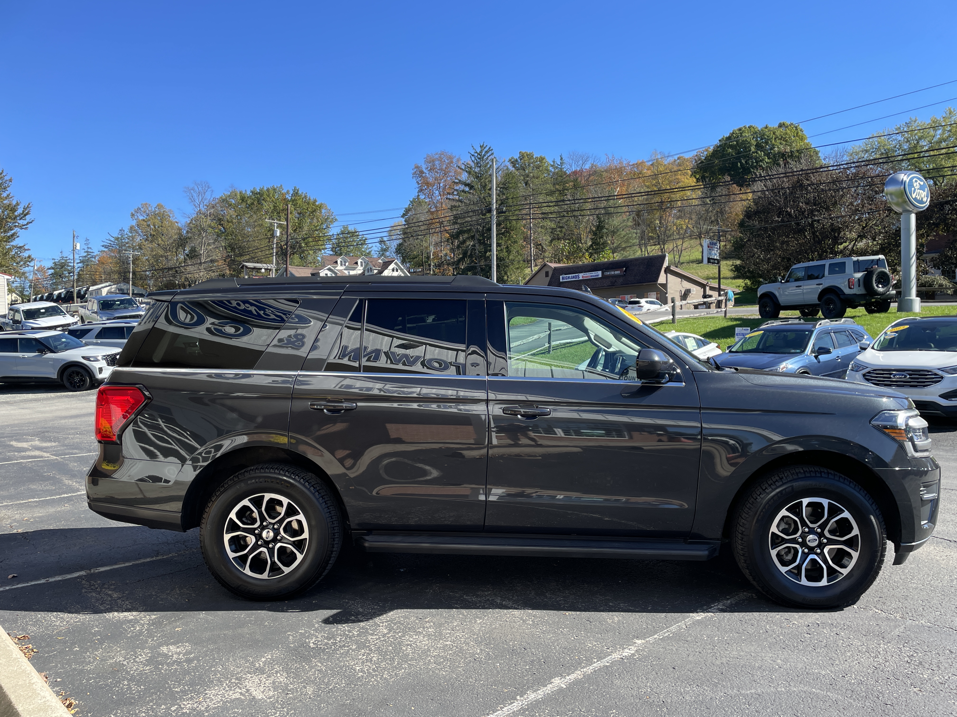 2023 Ford Expedition photo 4 of 28