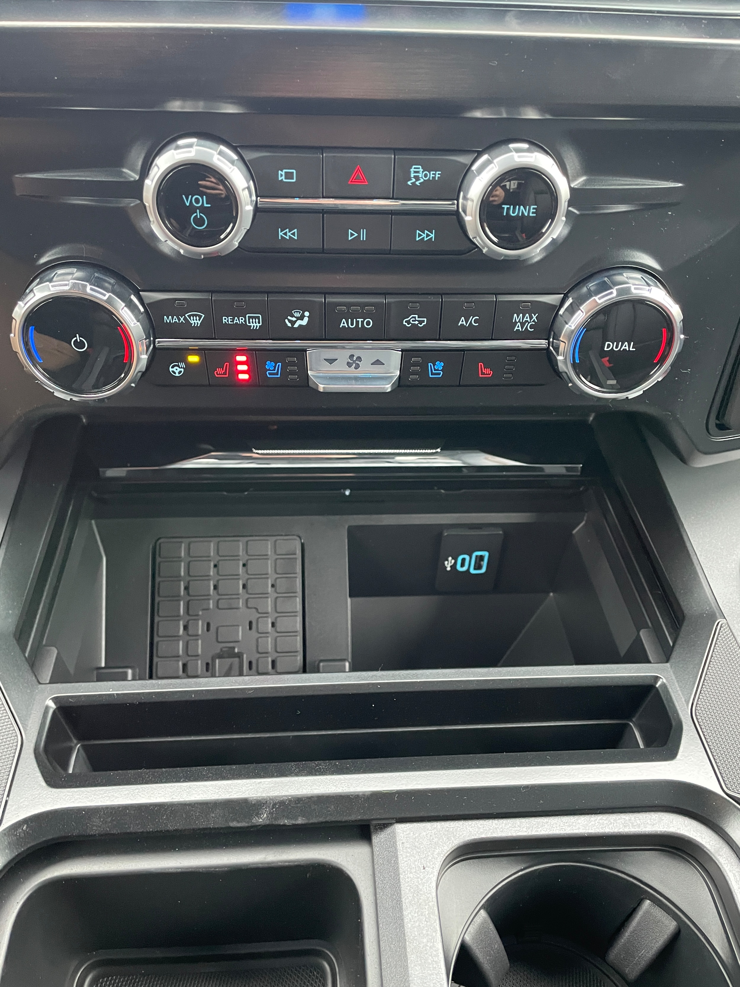 2026 Ford F-350 Pickup F-350&reg; Lariat&reg; Oxford White at Town & Country Ford