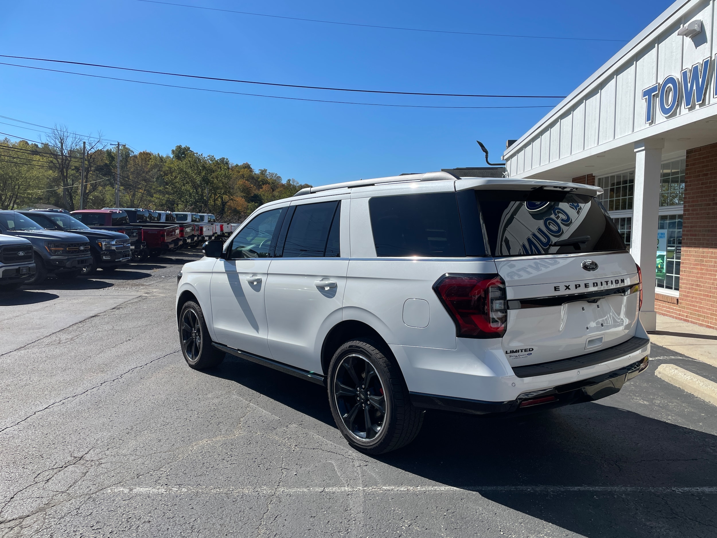 2024 Ford Expedition photo 11 of 33