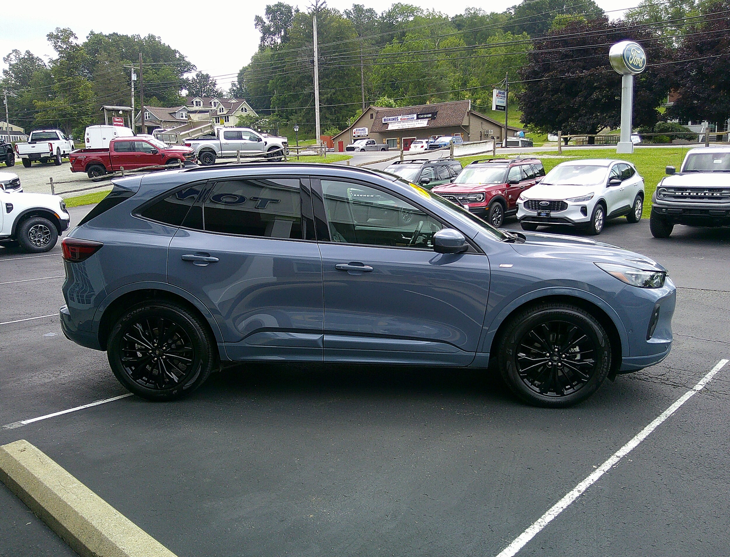 2024 Ford Escape ST-Line Elite photo 3